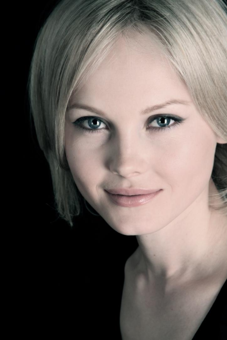 actor Olga Coulomb large photo