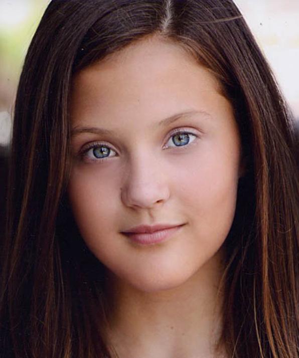 actor Elle Labadie large photo