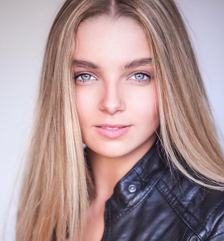 actor Kayla MacKenzie Stern large photo