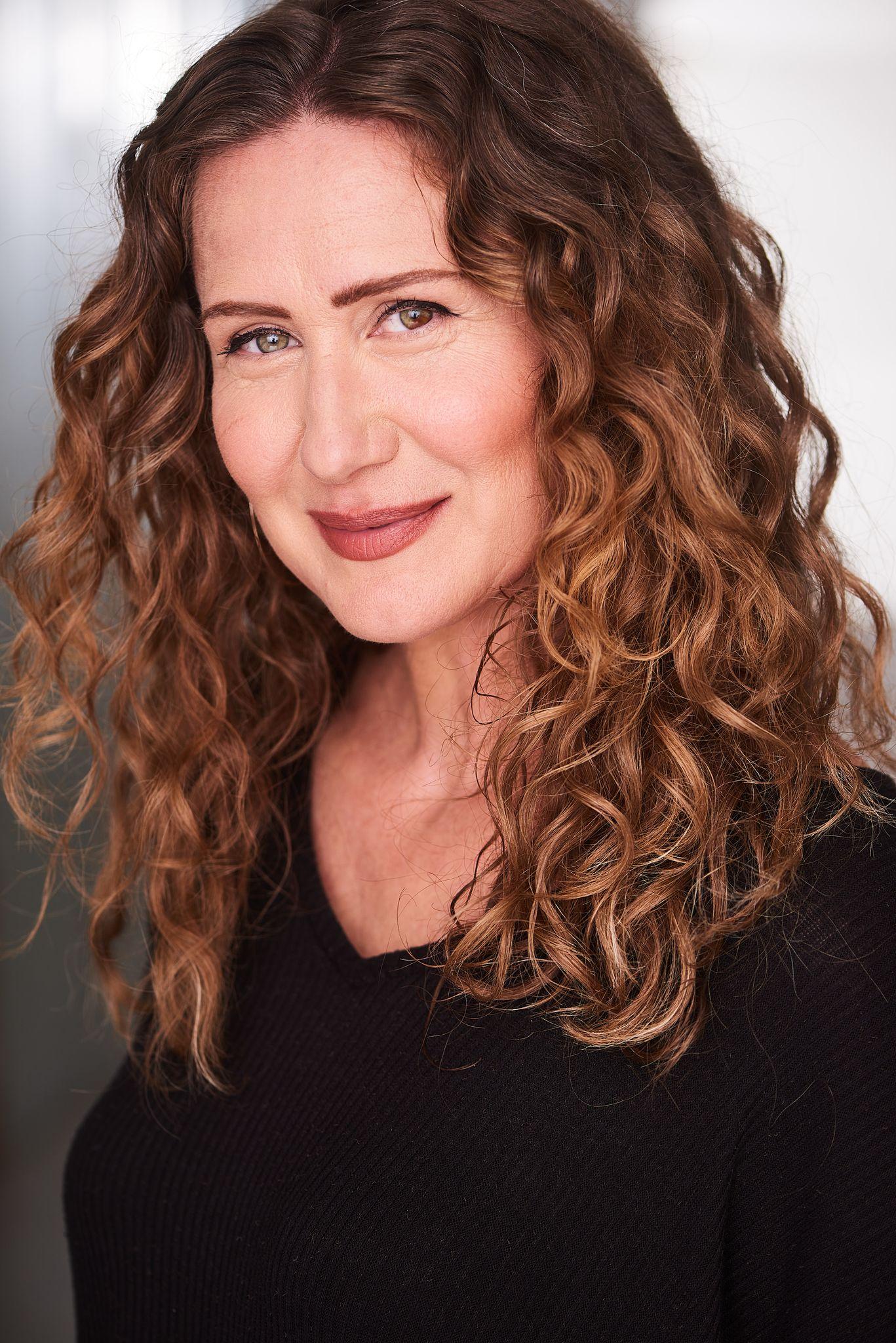 actor Jennifer Jones Nesbit large photo