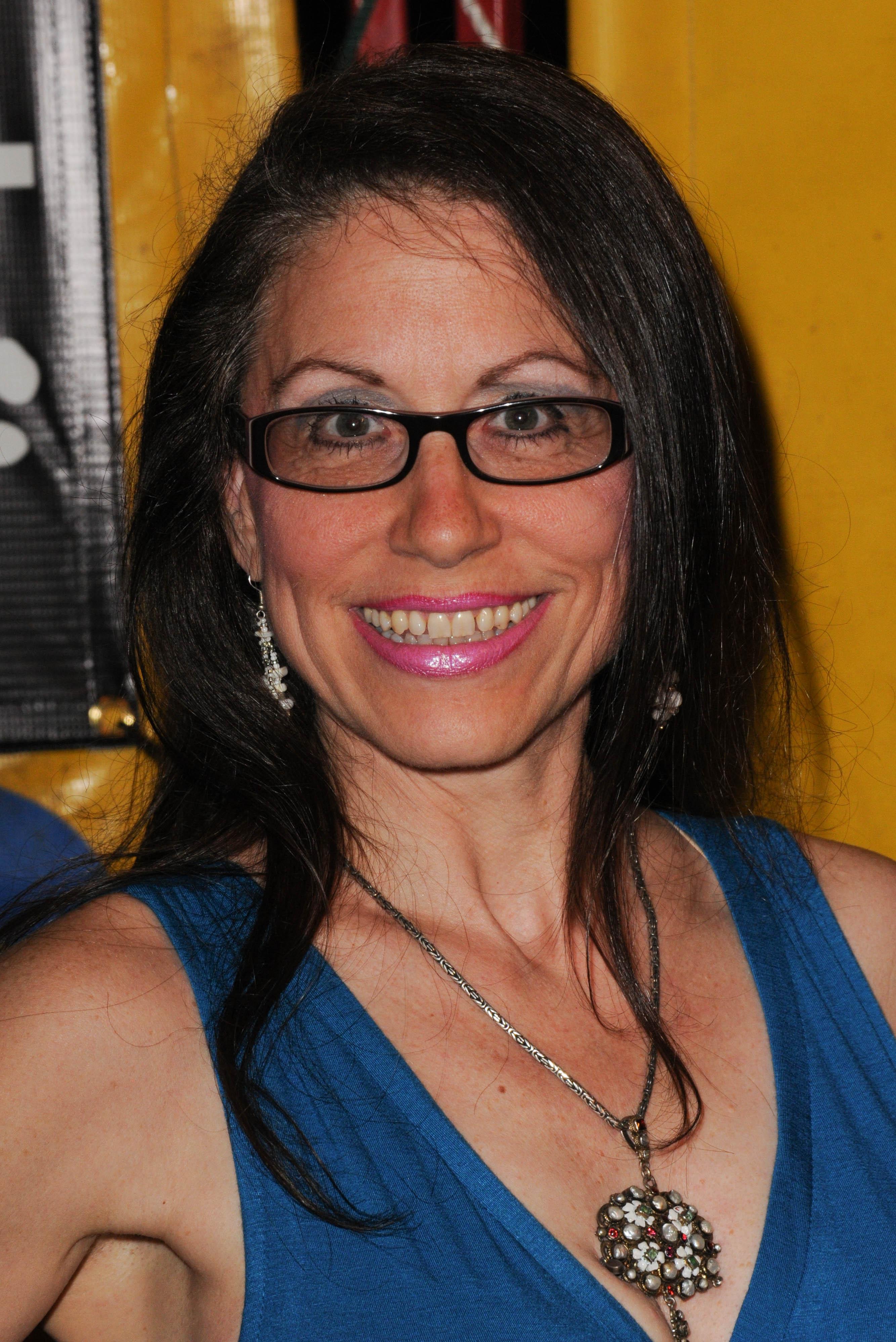 actor Vicki Roberts large photo