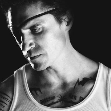 actor Michael Rowe large photo