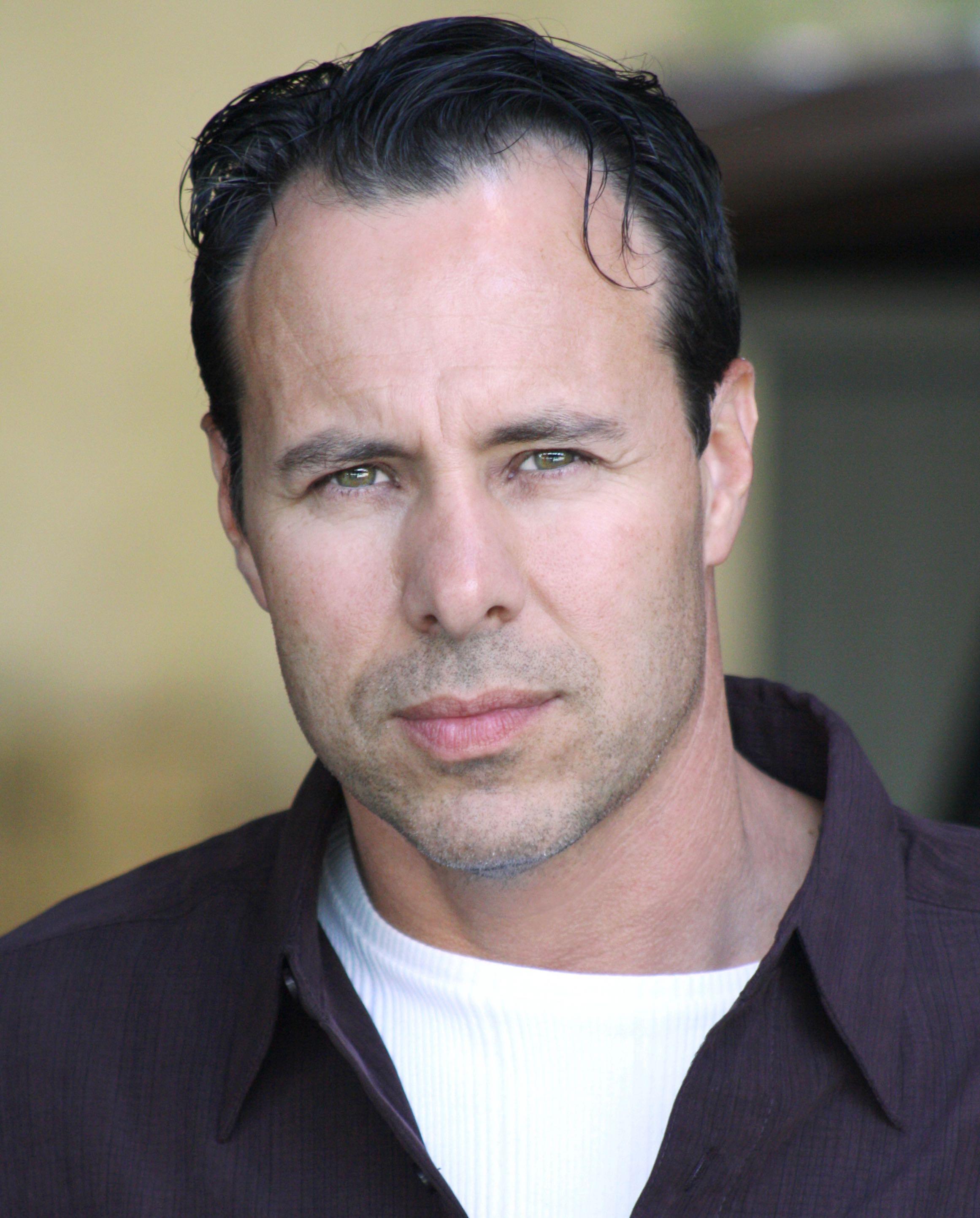 actor Larry Coulter large photo