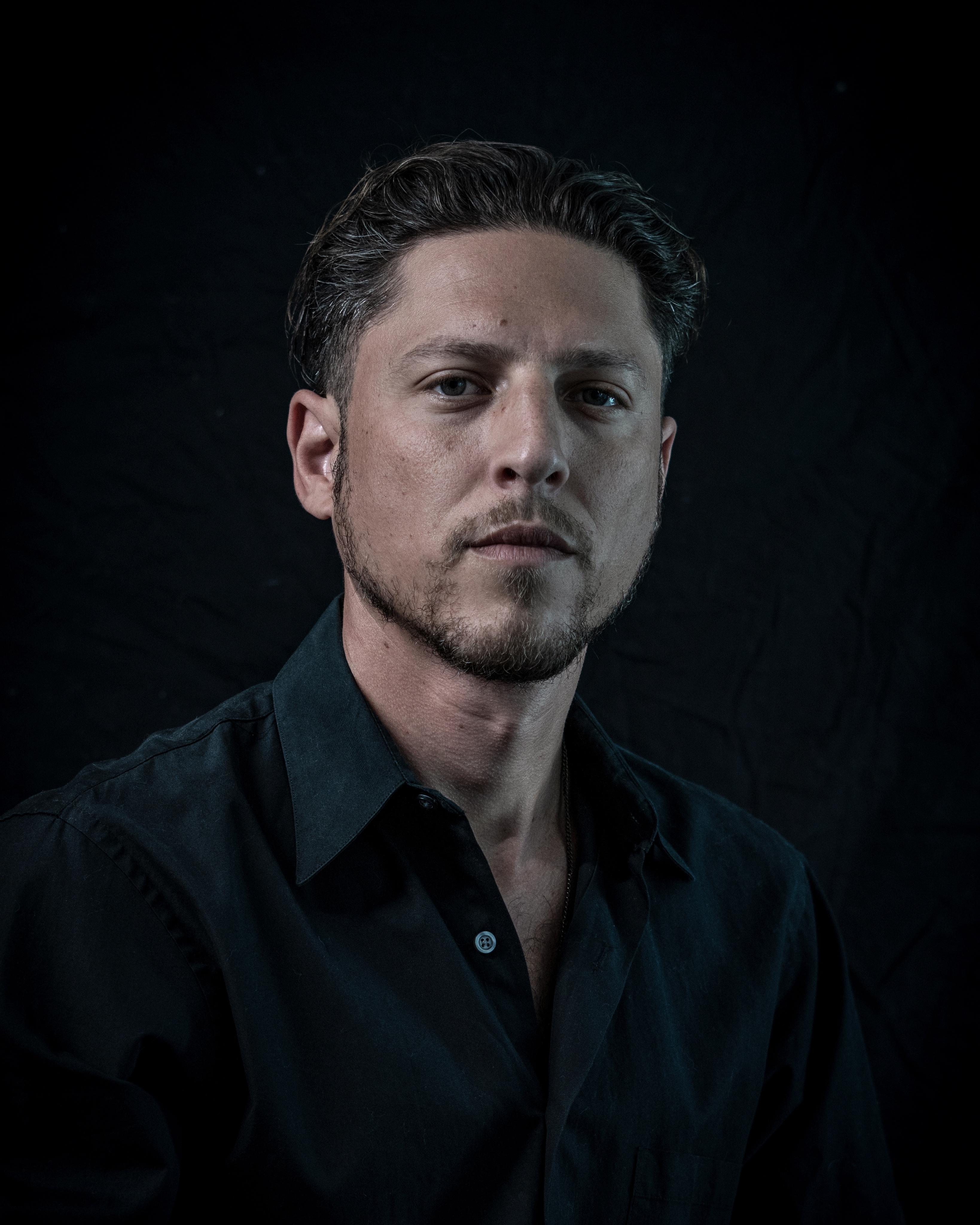 actor Ari Loeb large photo