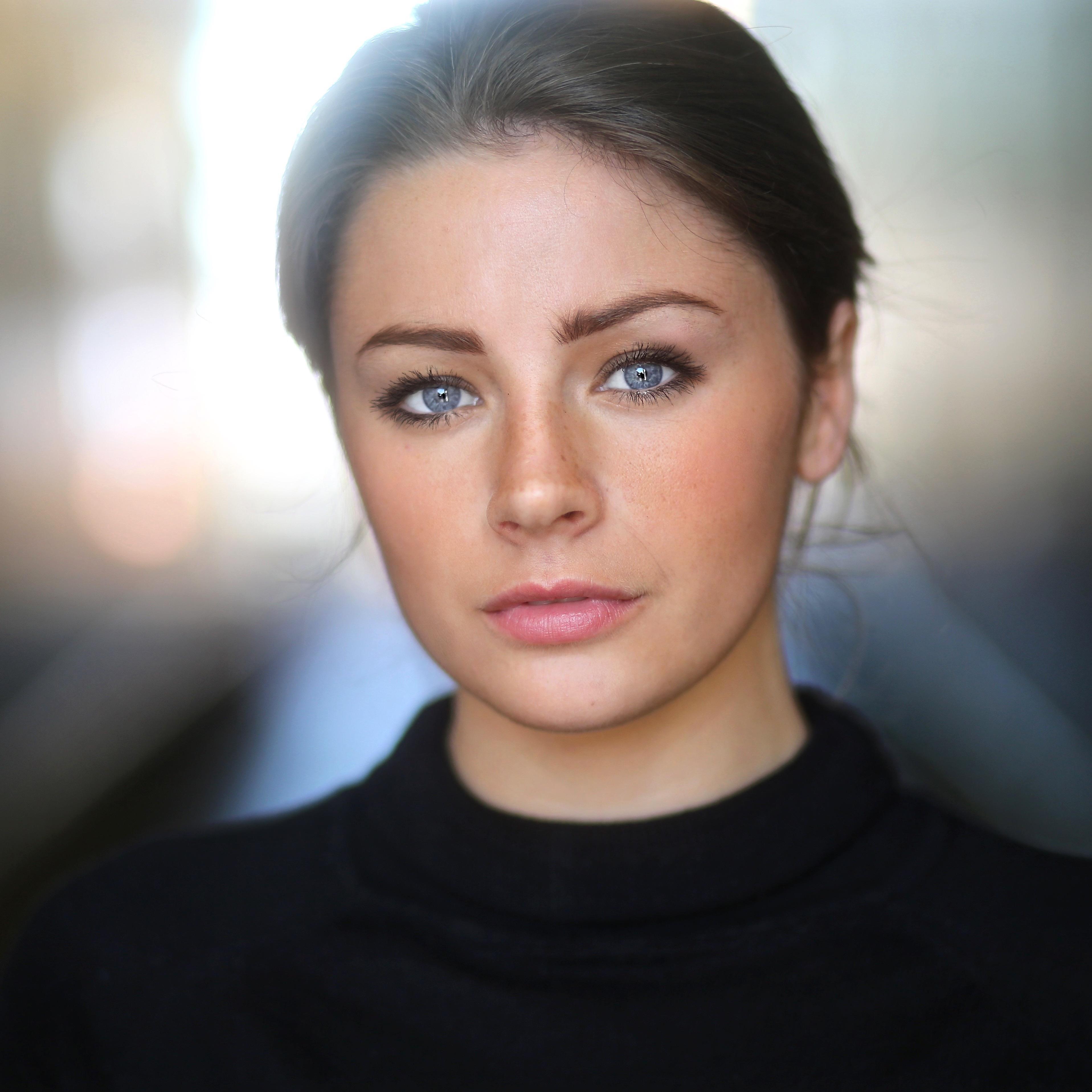 actor Olivia Moyles large photo