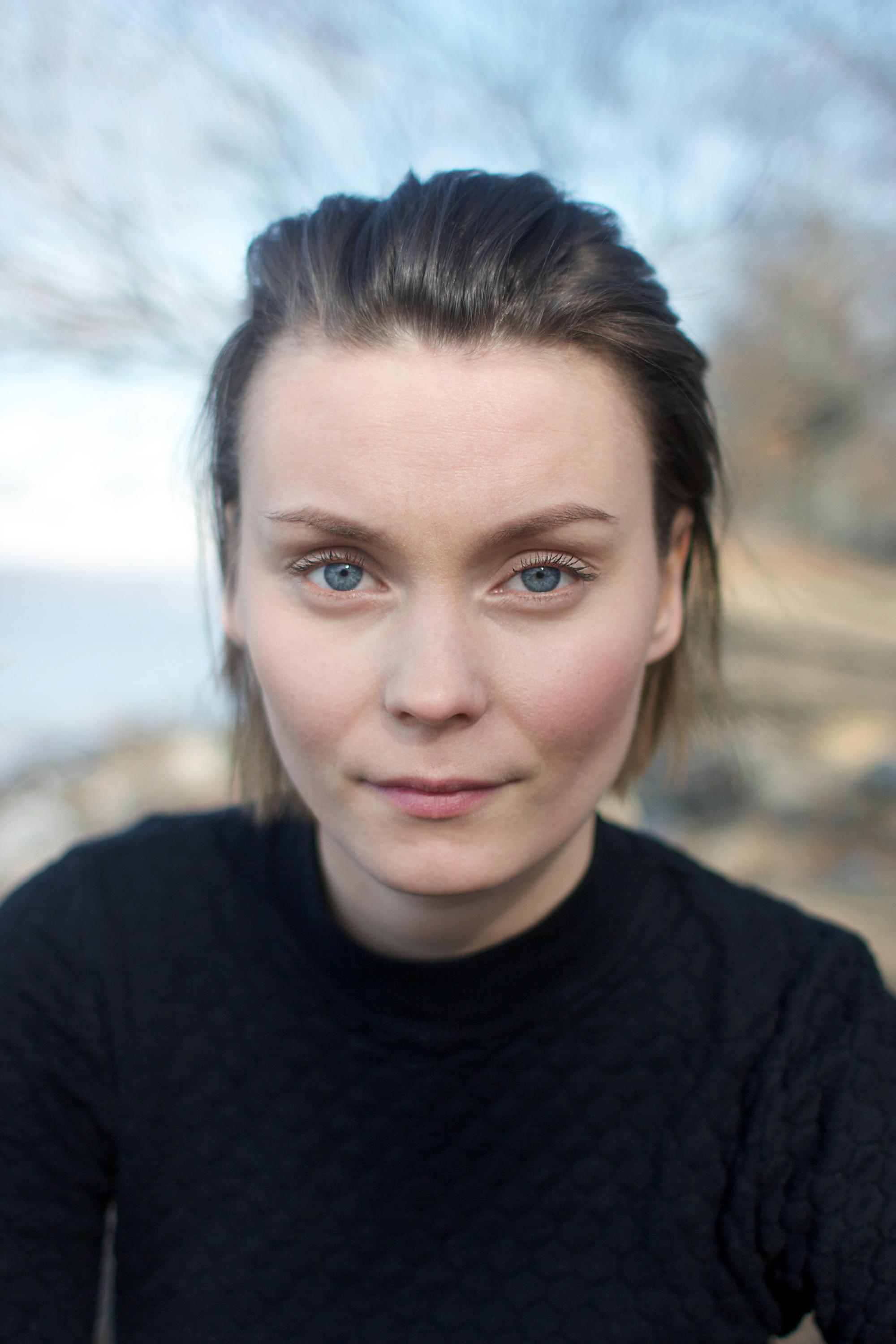 actor Emilotte Persson large photo