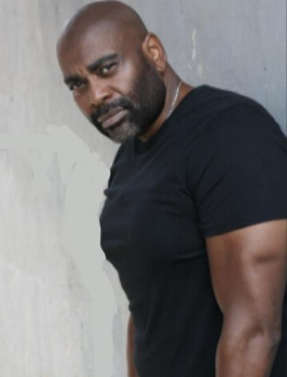 actor Glenn Magee large photo