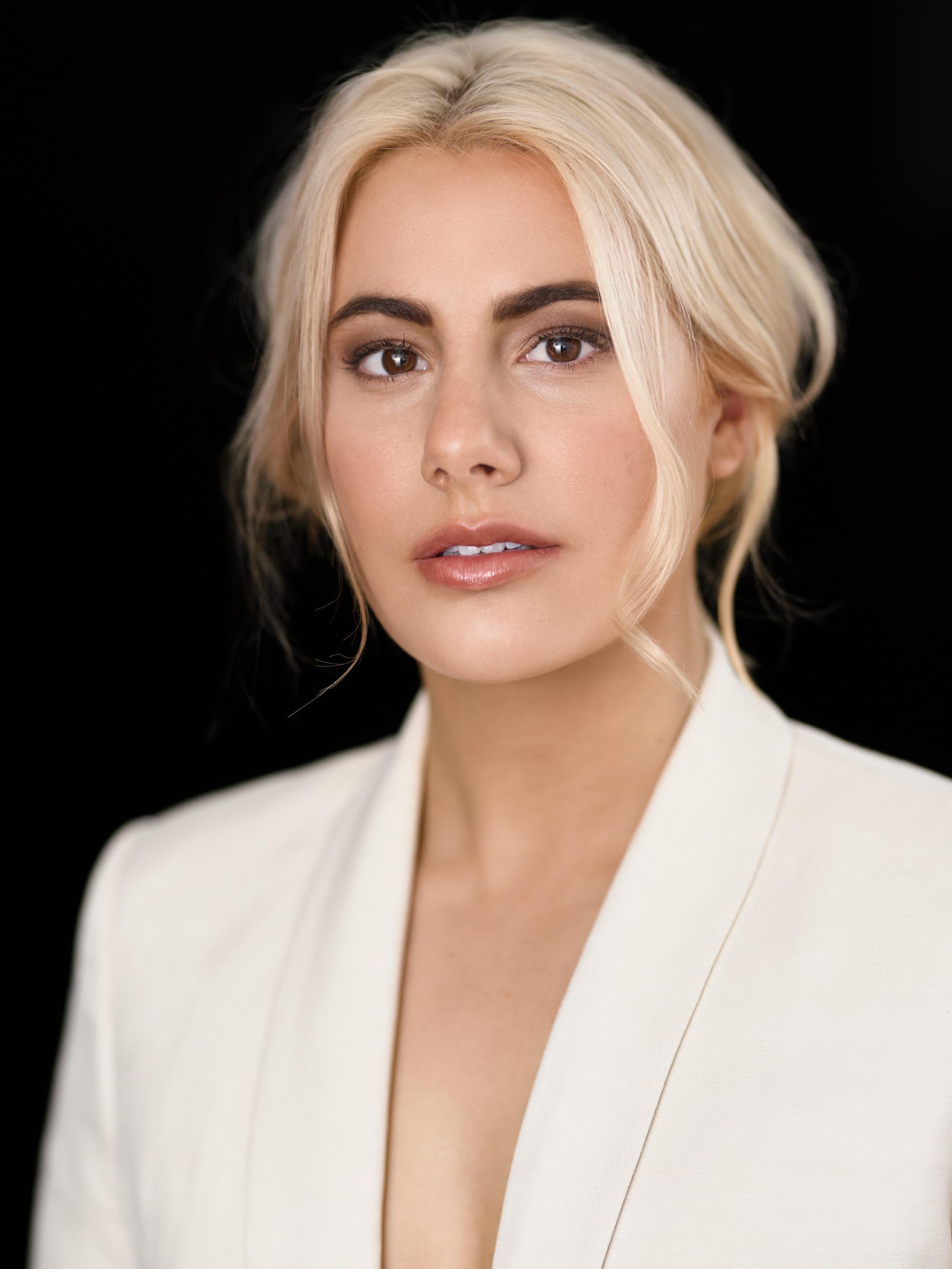 actor Emily De Margheriti large photo