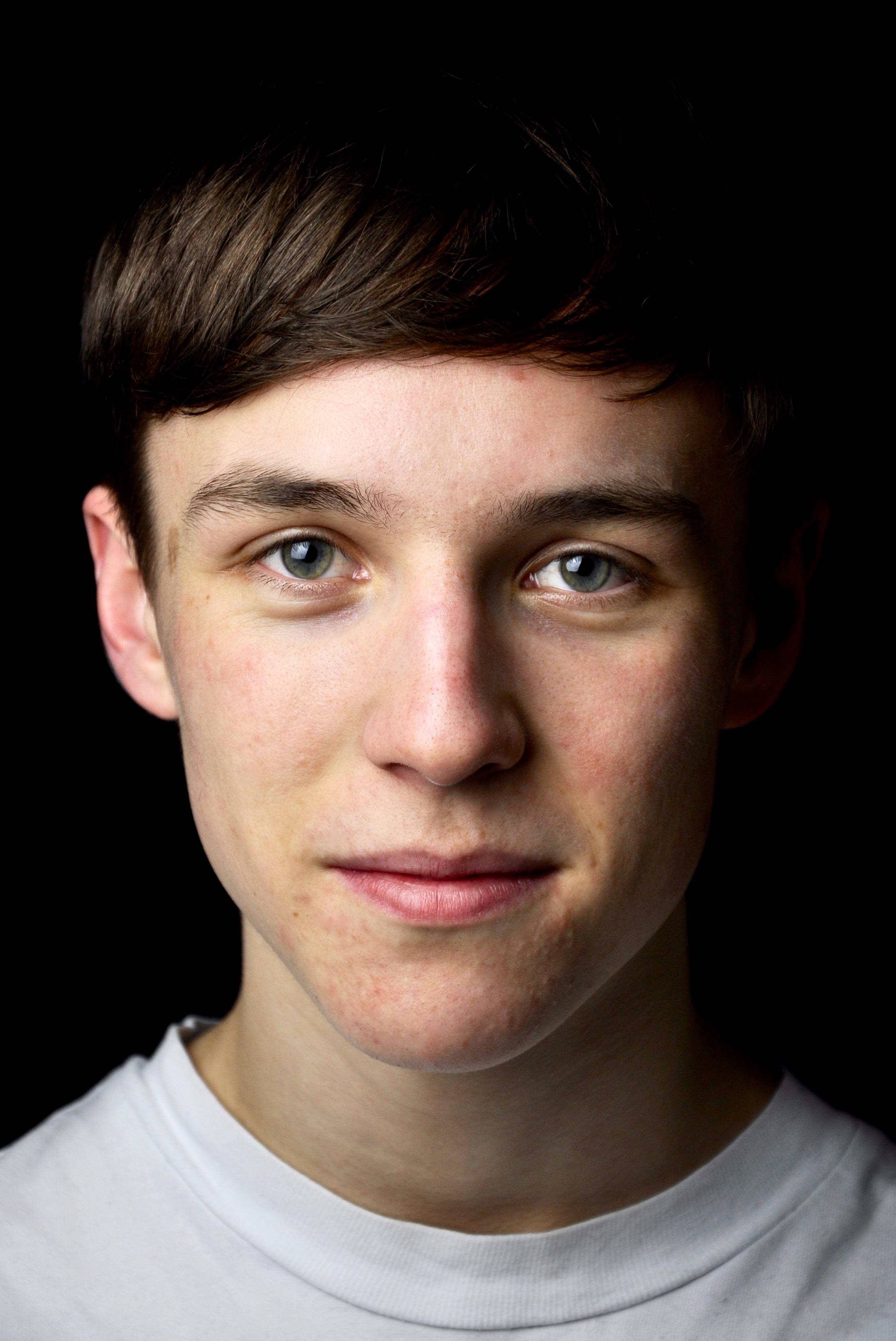 actor Oscar Kennedy large photo