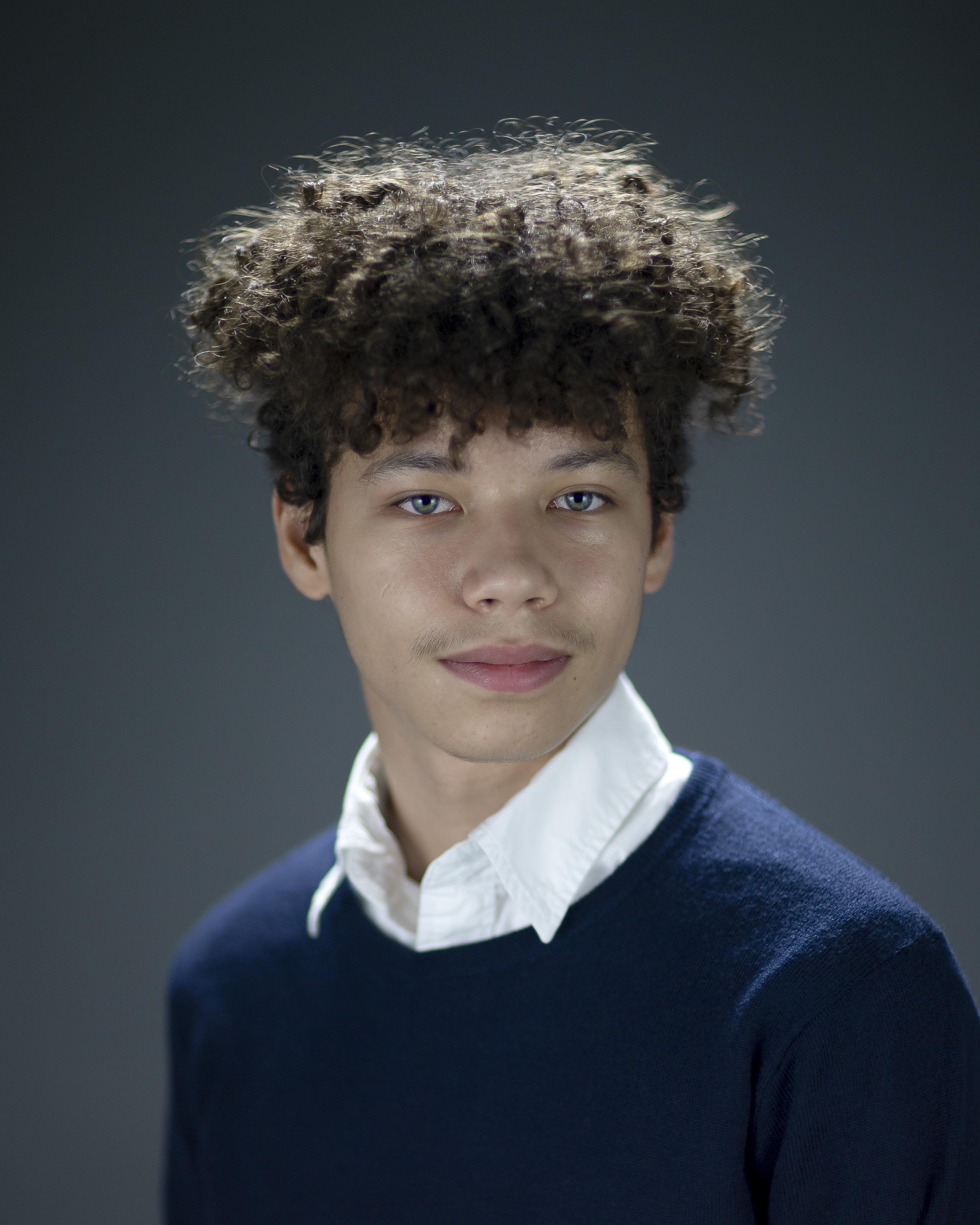 actor Evan Rosado large photo