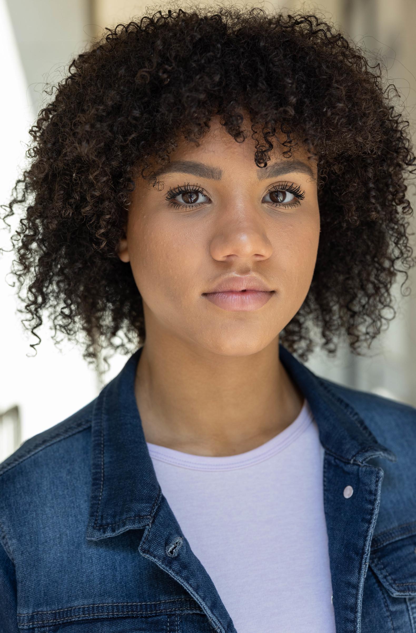 actor Jillian Estell large photo