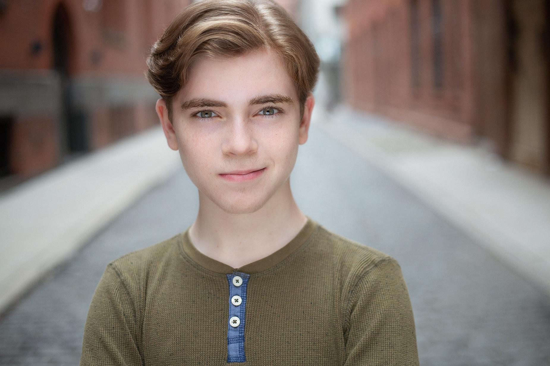 actor Benjamin Snyder large photo