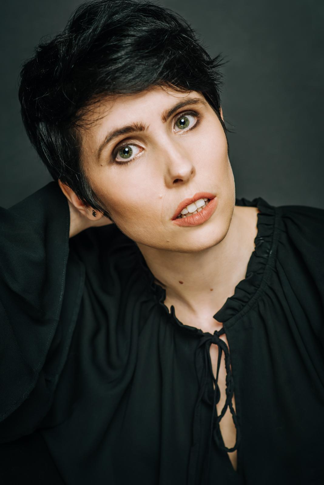 actor Ariel Hansen large photo