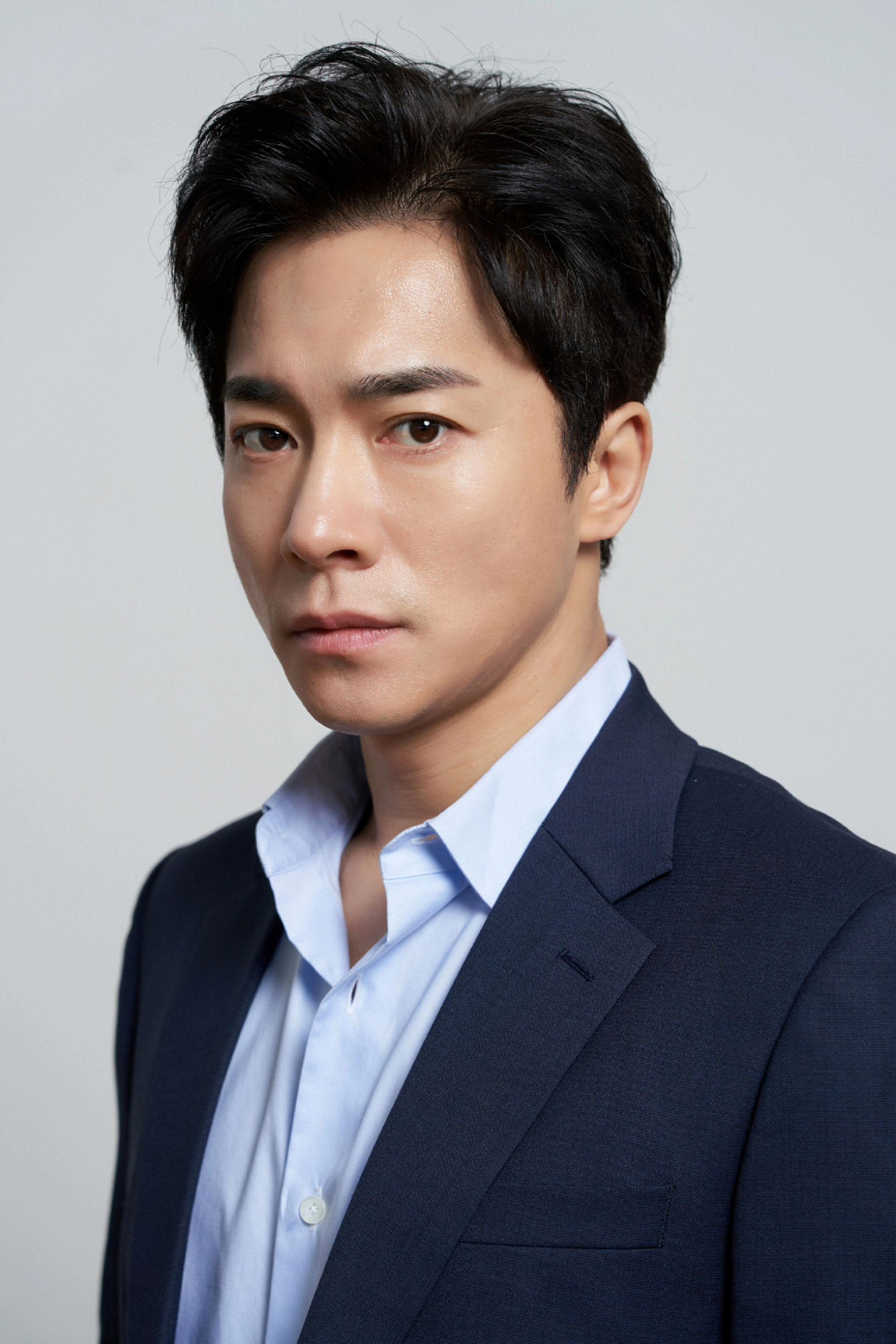 actor Kim Young-min large photo