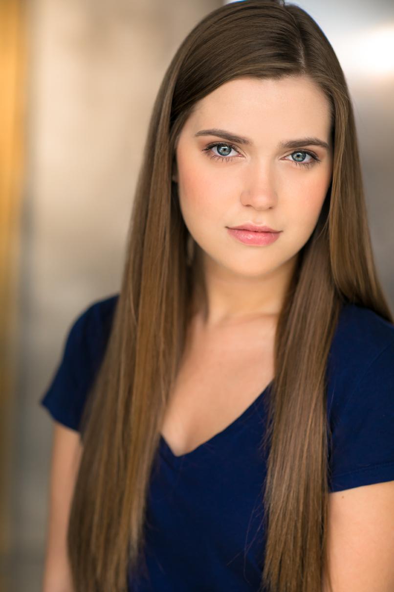 actor Elizabeth Labadie large photo