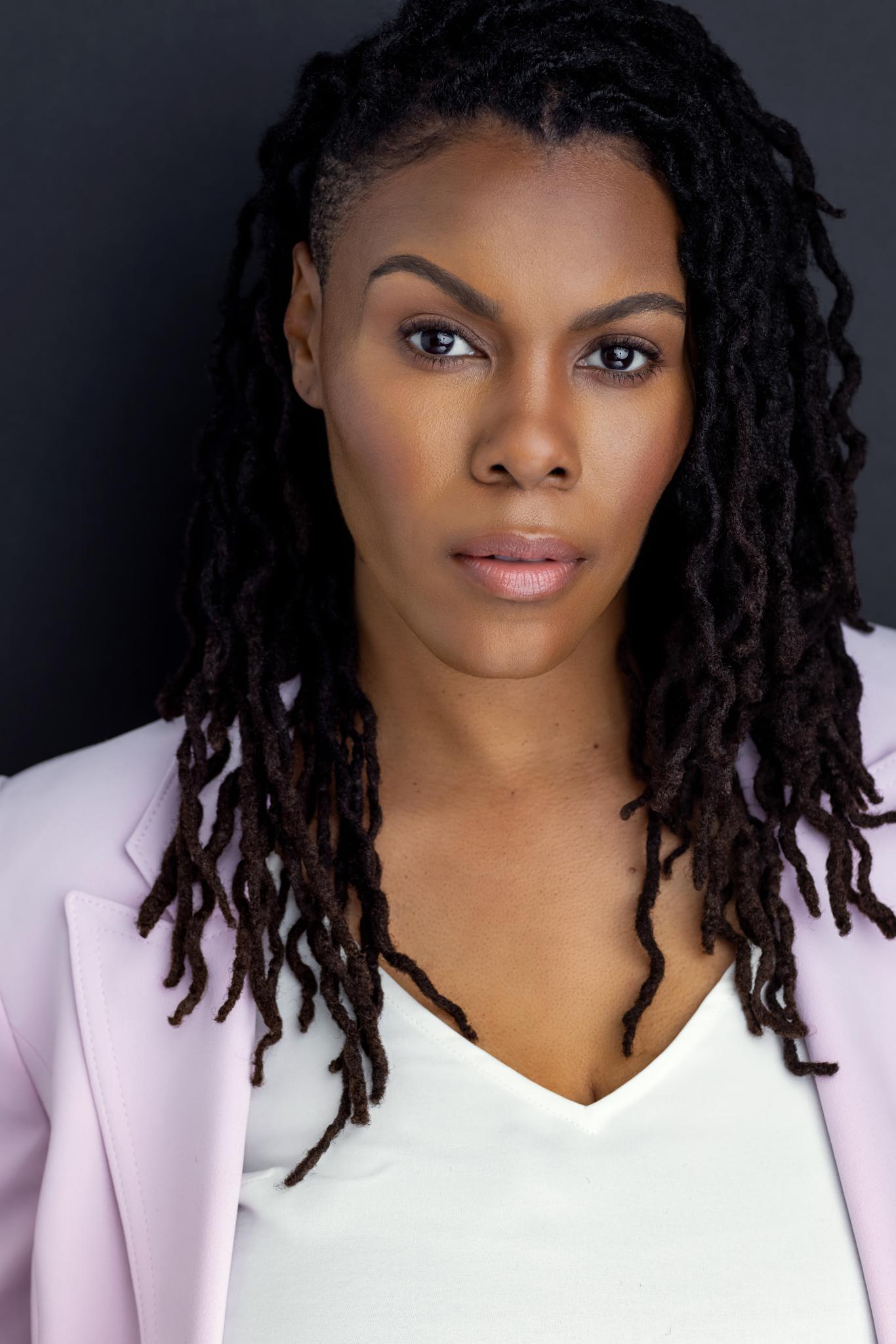 actor Olivia Crosby large photo