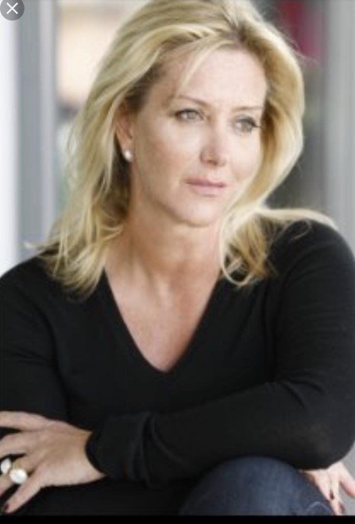 actor Katy Barker large photo