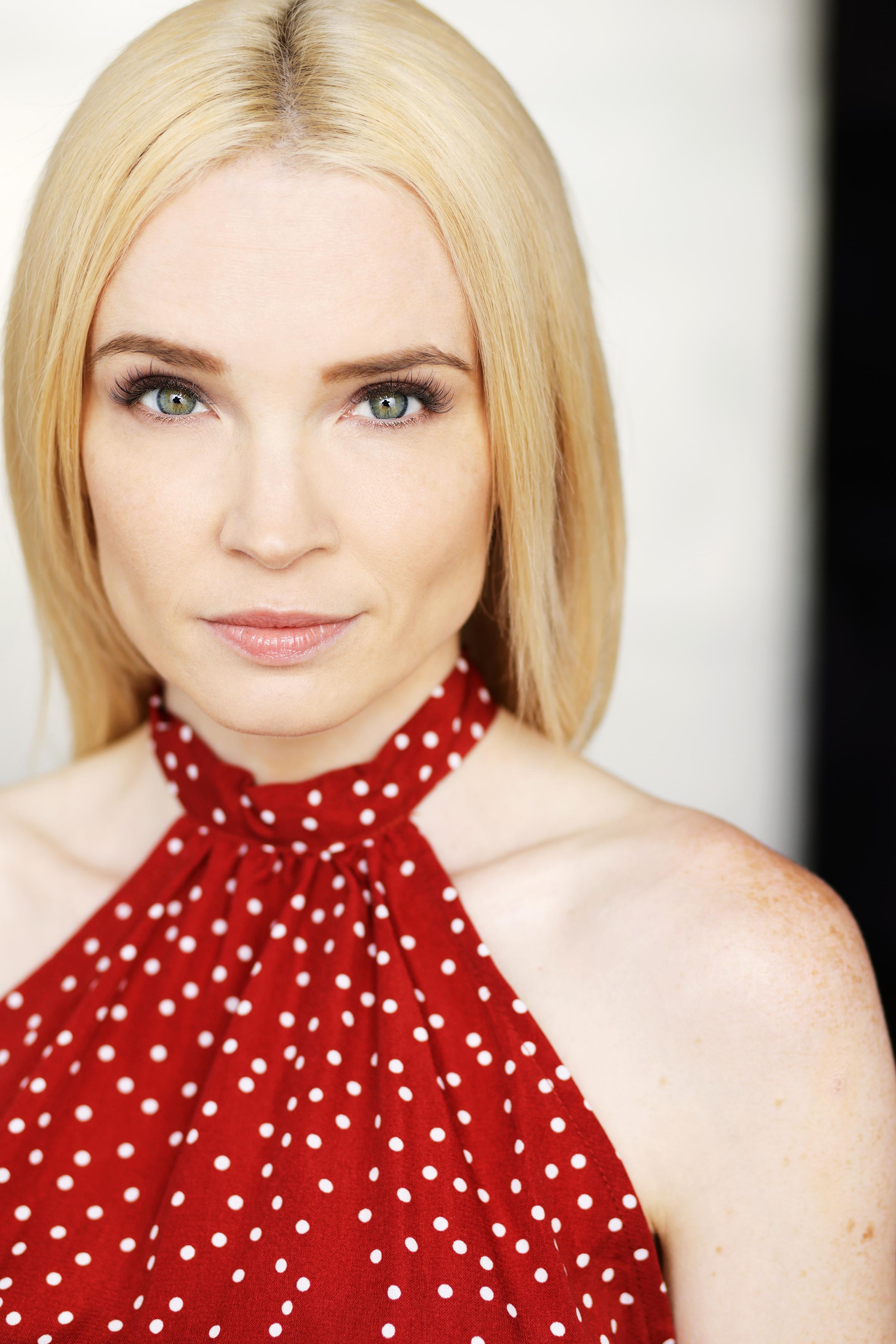 actor Liz Olin large photo