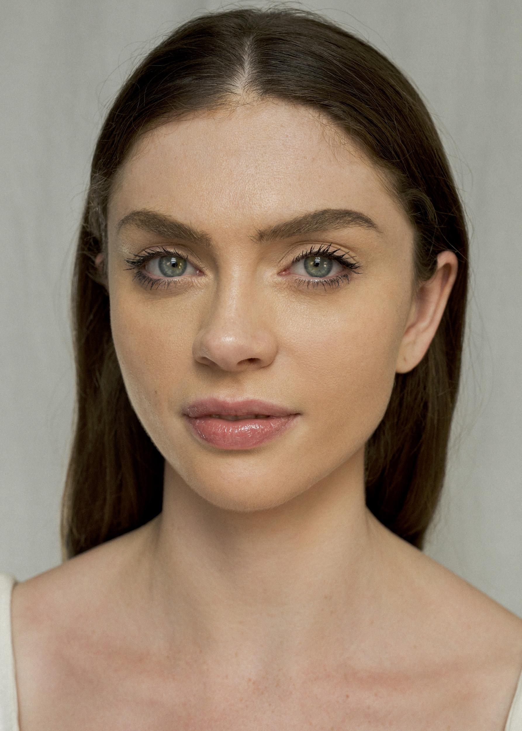 actor Kate Parnell large photo