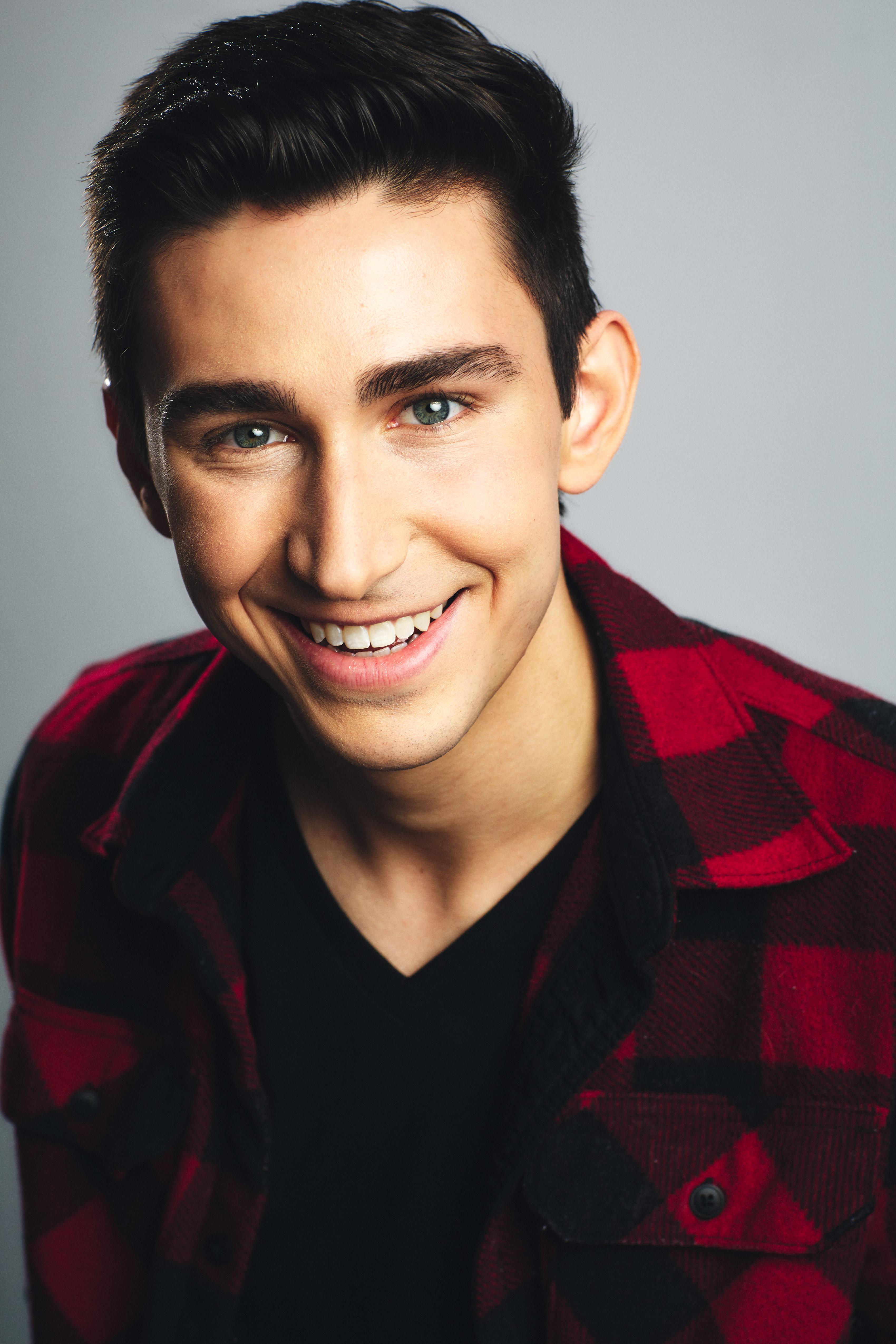 actor Andrew Burdette large photo