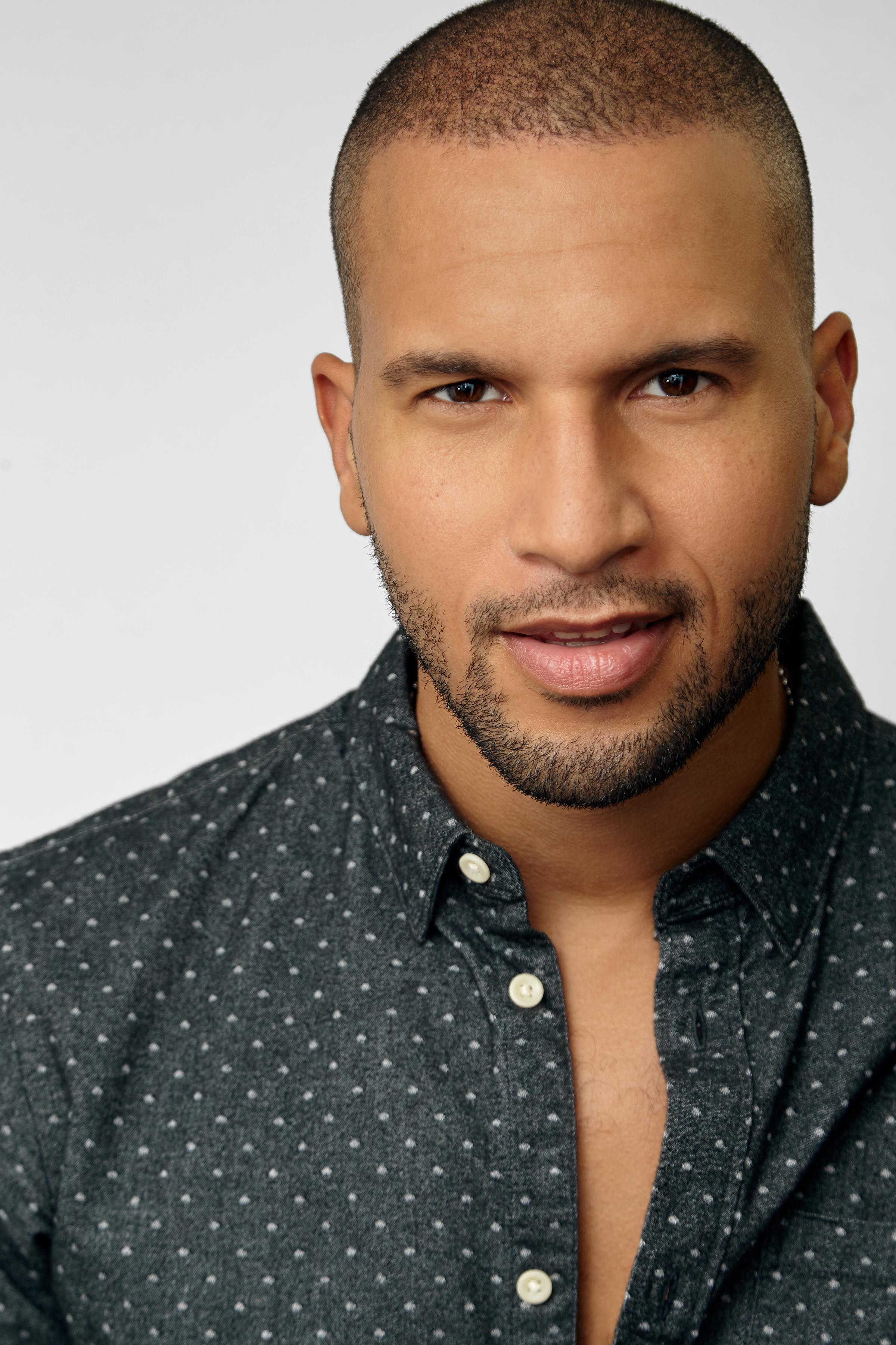 actor Sydney James Harcourt large photo