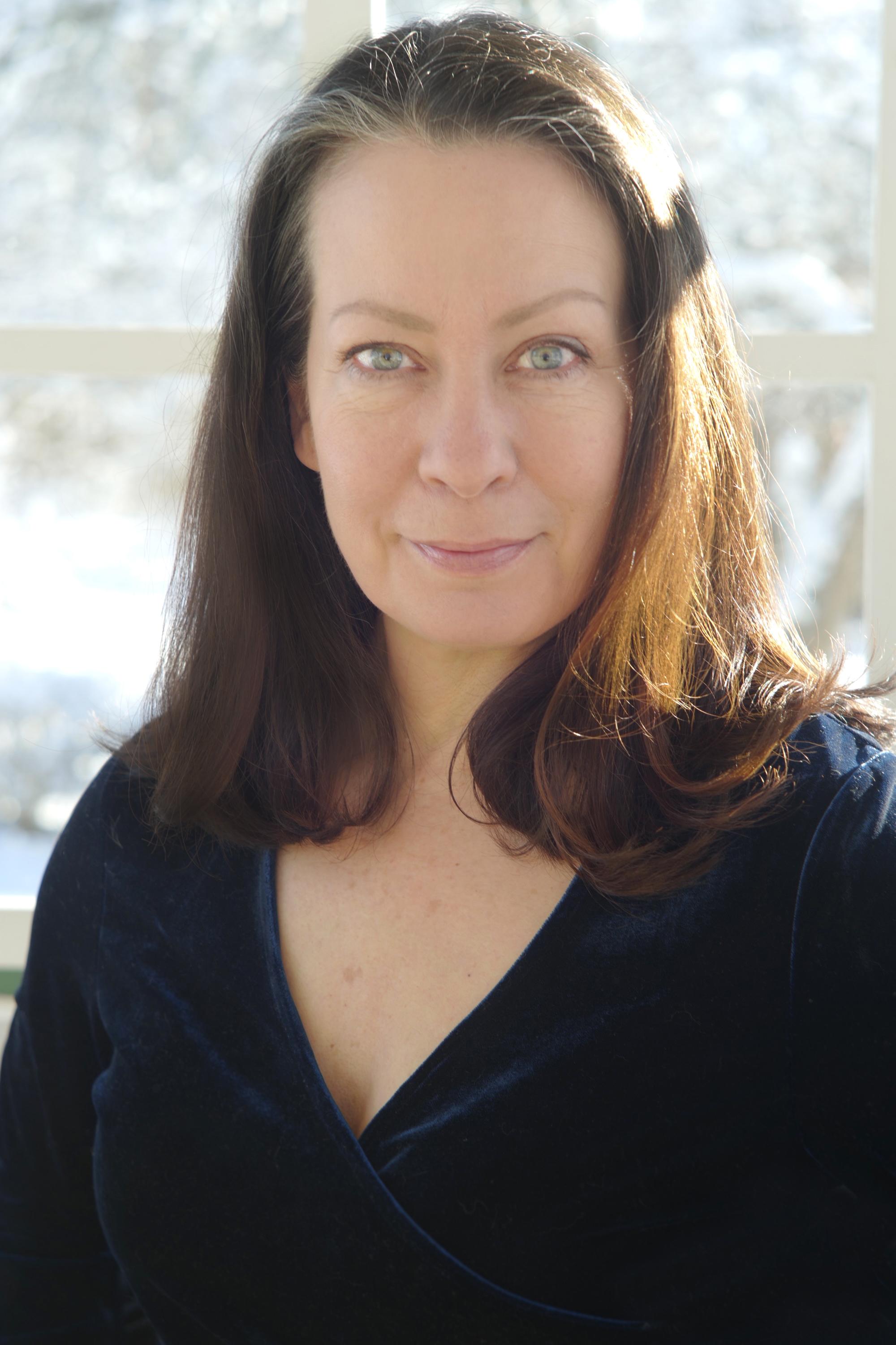 actor Jennifer Lila large photo