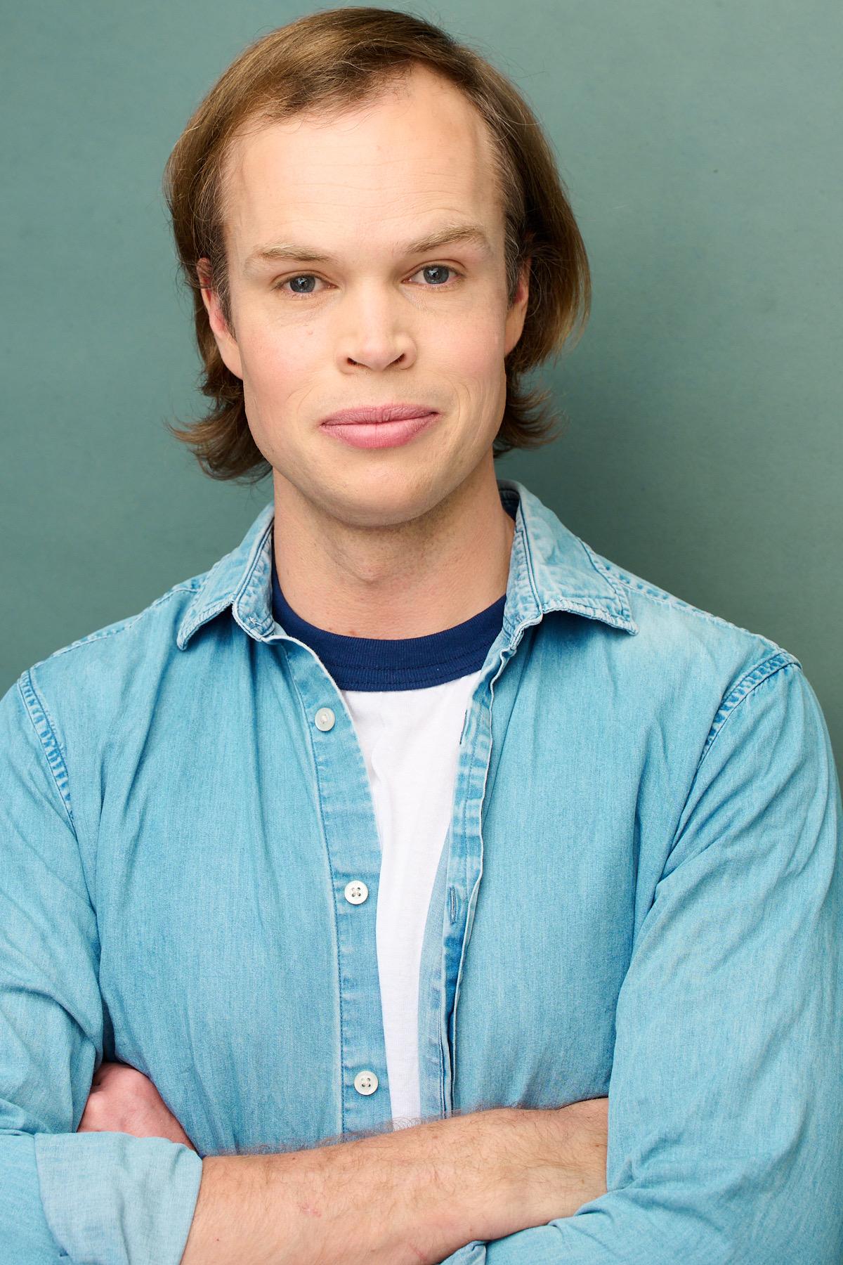 actor Karl Ebergen large photo