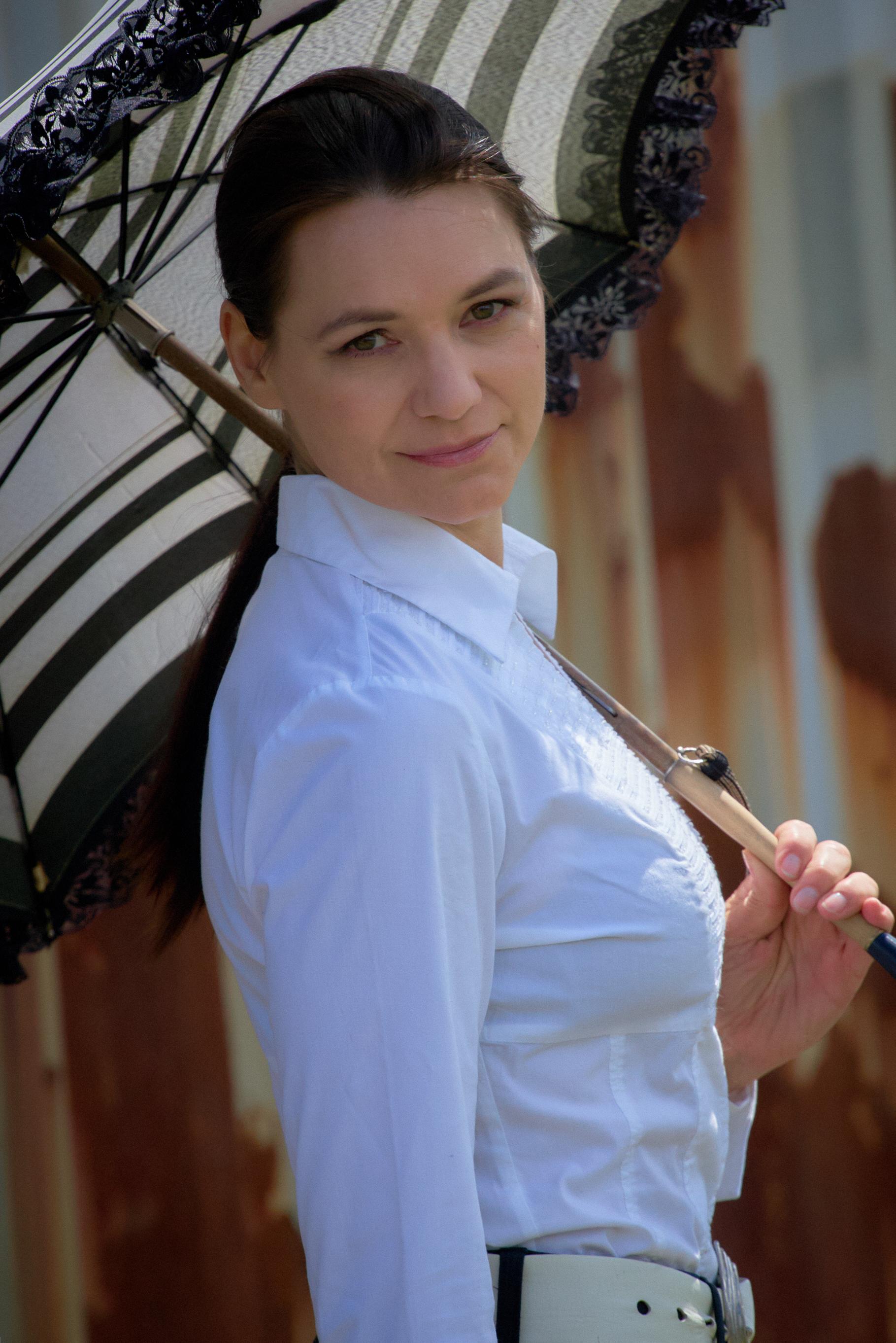 actor Julia Dordel large photo