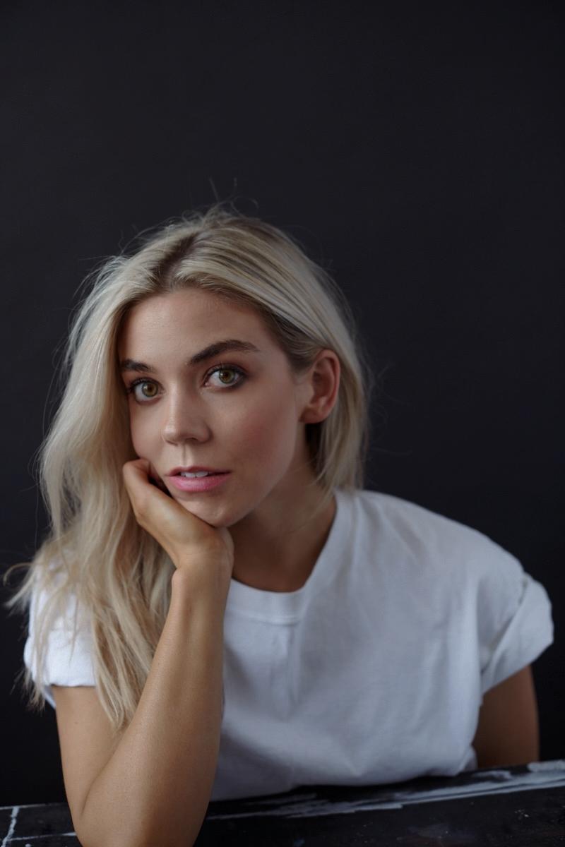 actor Megan Munro large photo