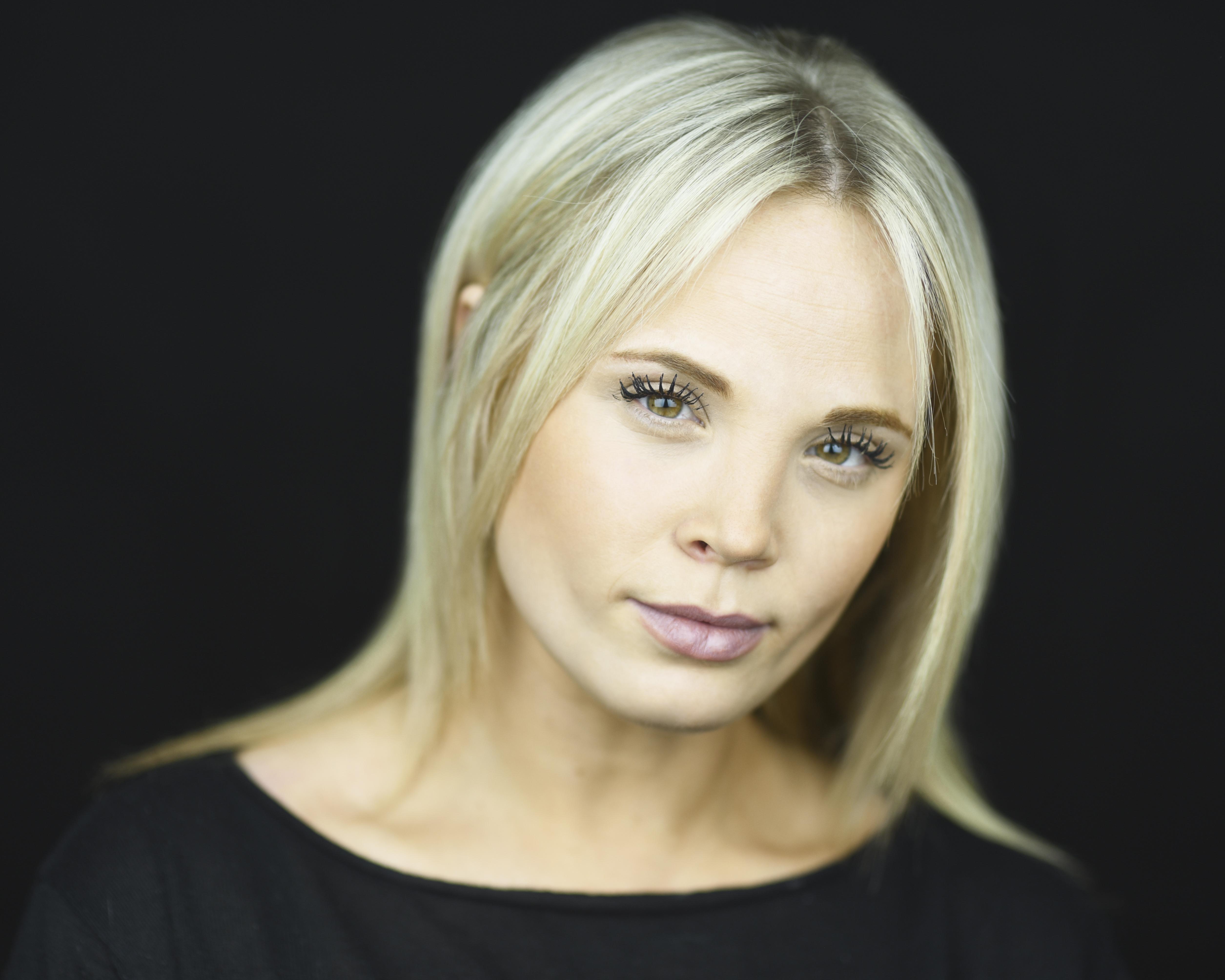 actor Lottie Lewis large photo