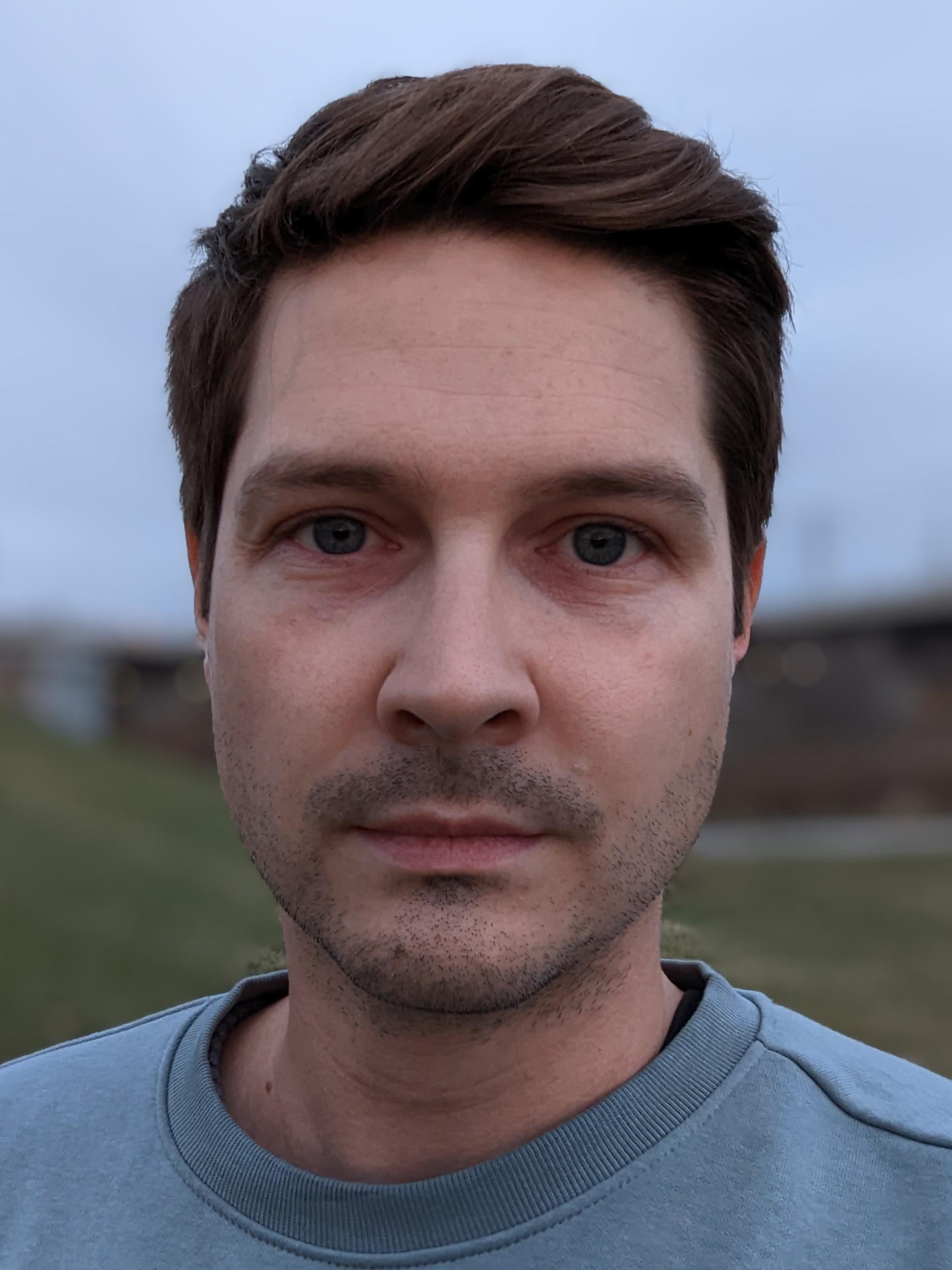 actor Kevin Davey large photo