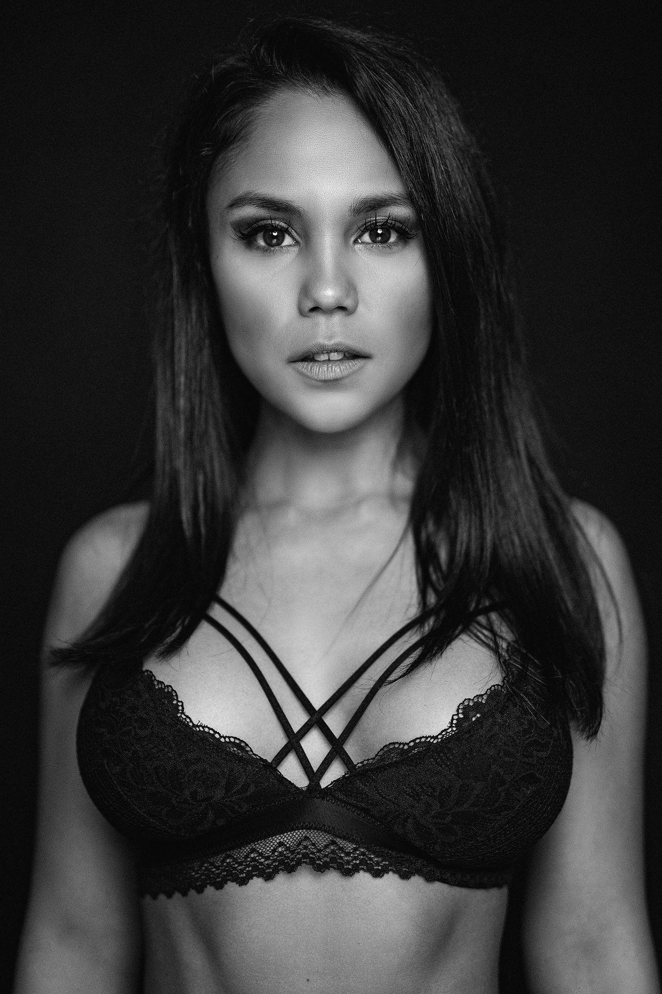 actor Alona Hertha large photo