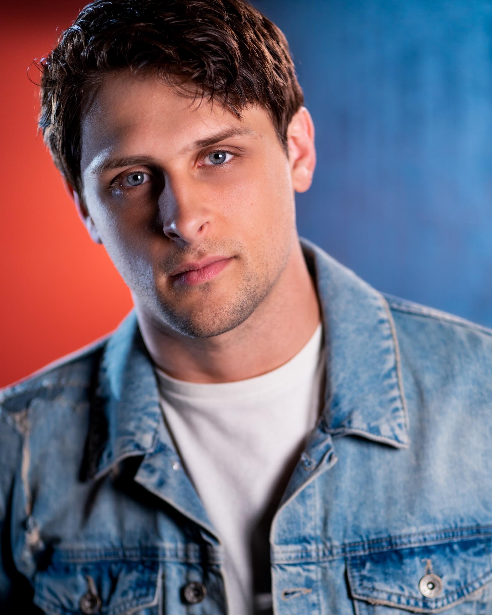 actor John Enick large photo