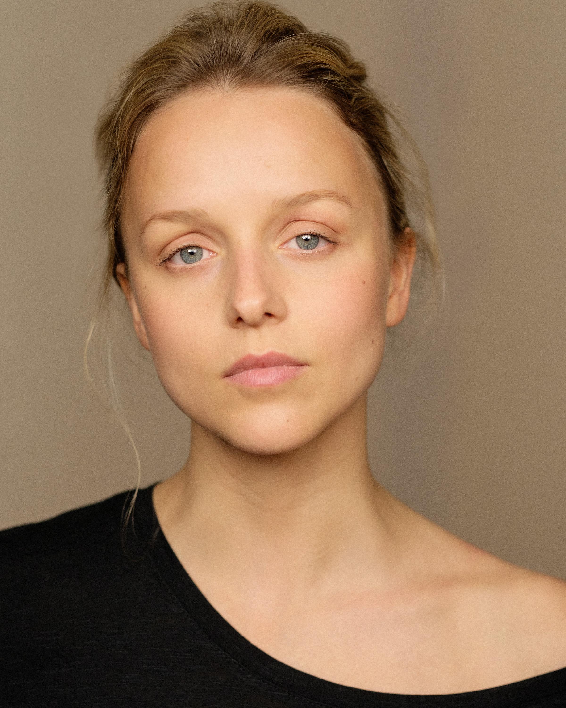 actor Georgina Beedle large photo