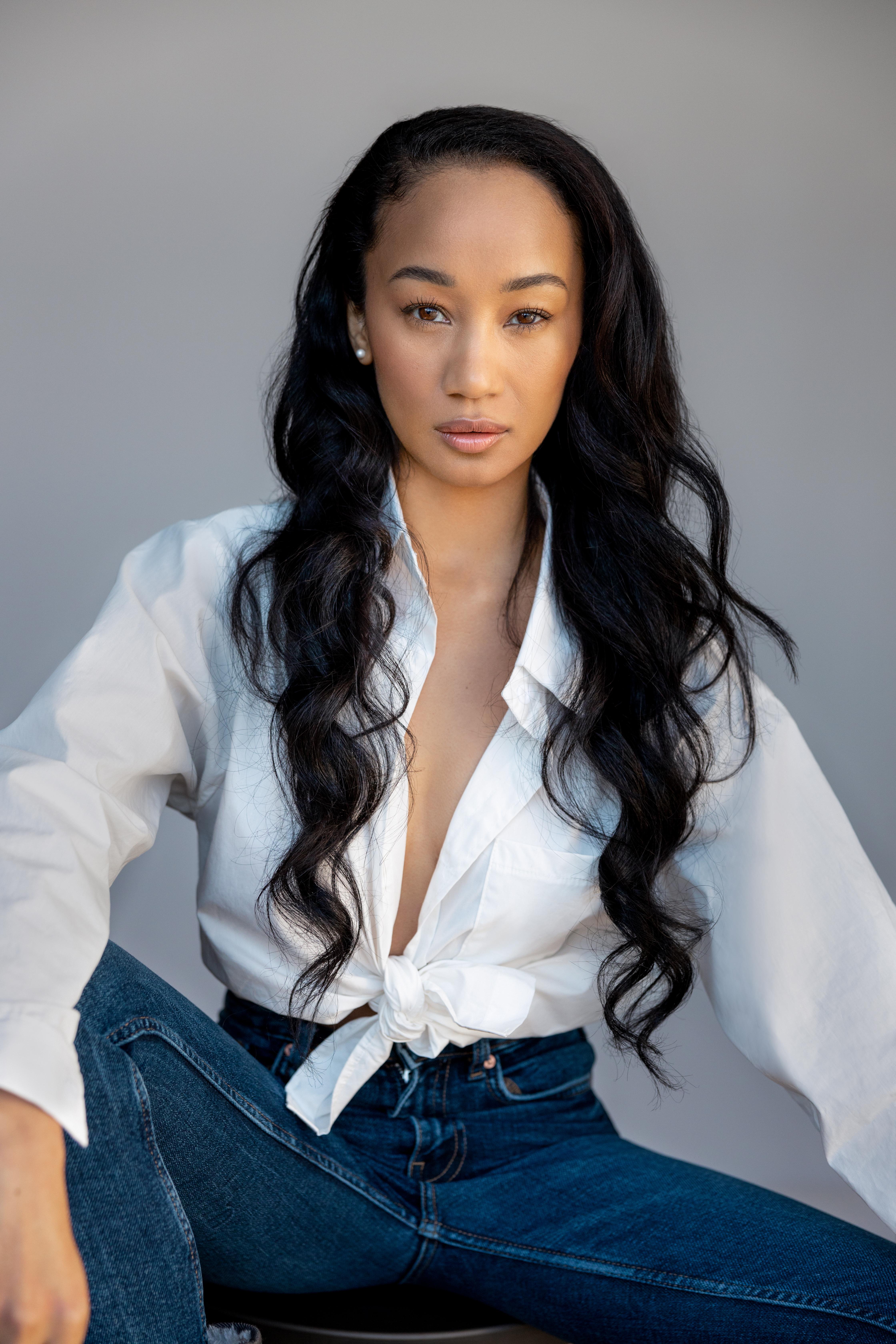 actor Tiffany Lauren Bennicke large photo