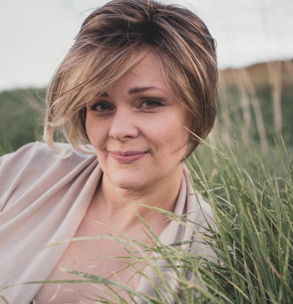 actor Nancy Peterson large photo