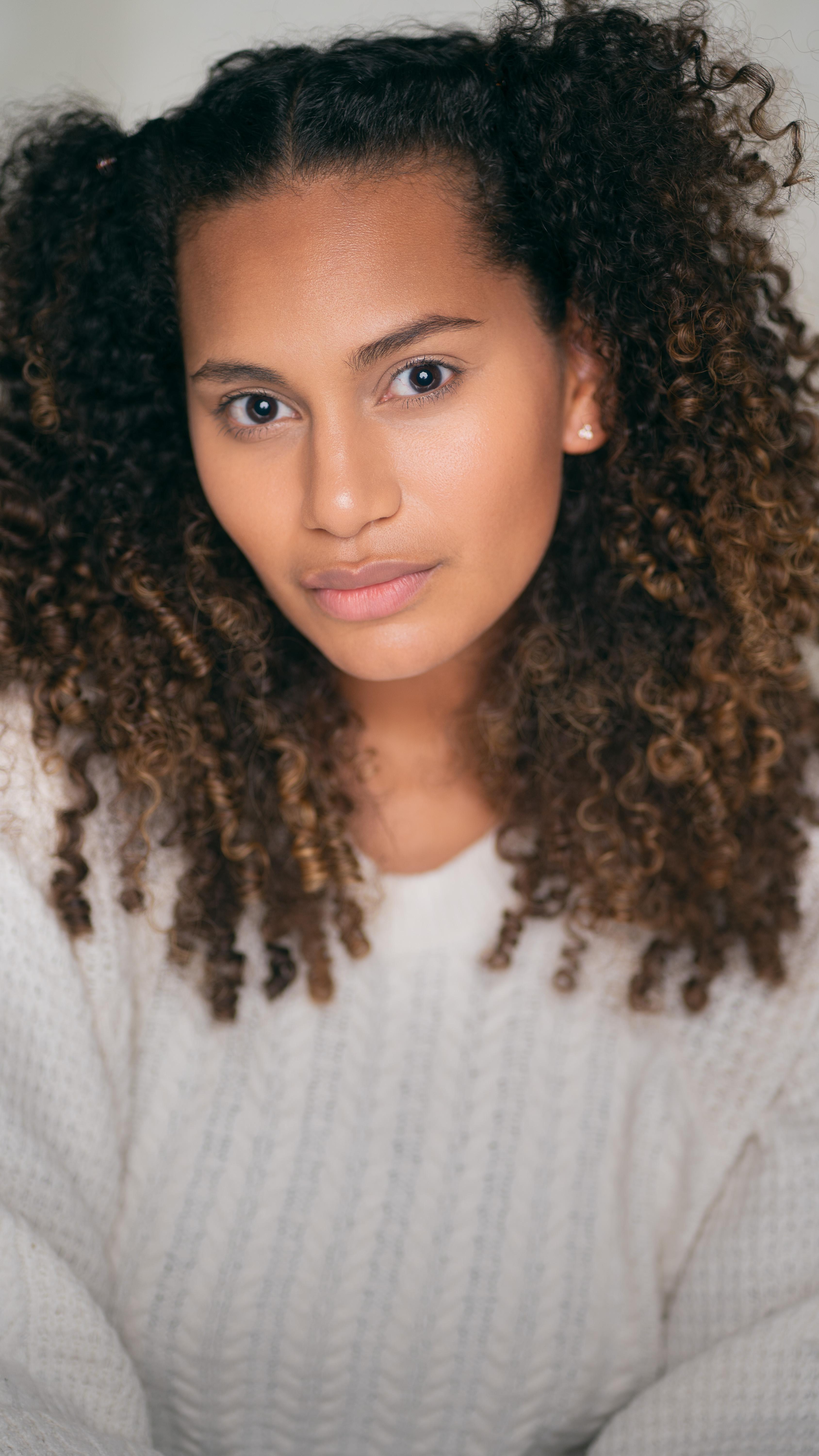 actor Betsy Borrego large photo