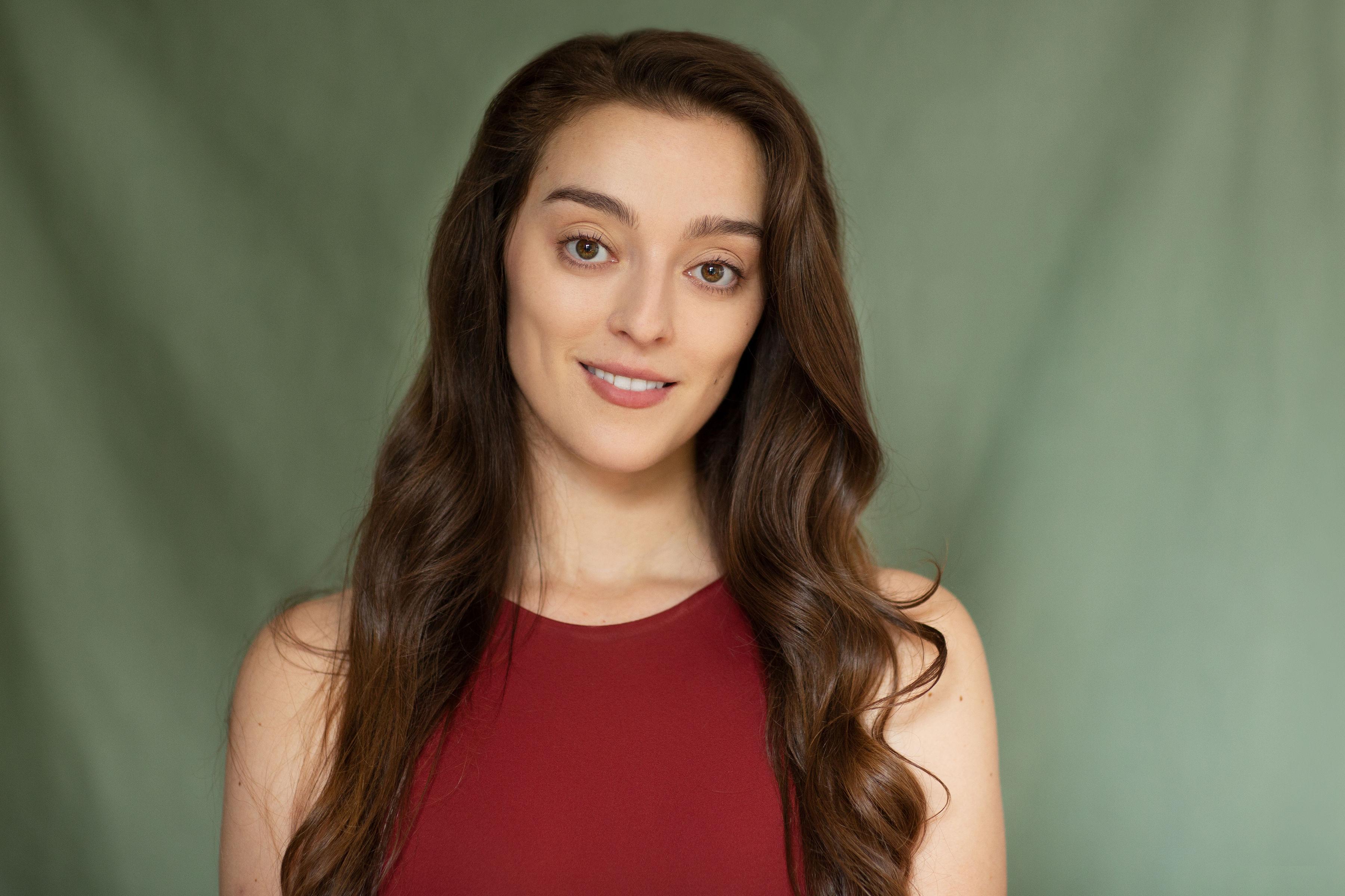 actor Sophie Harkness large photo