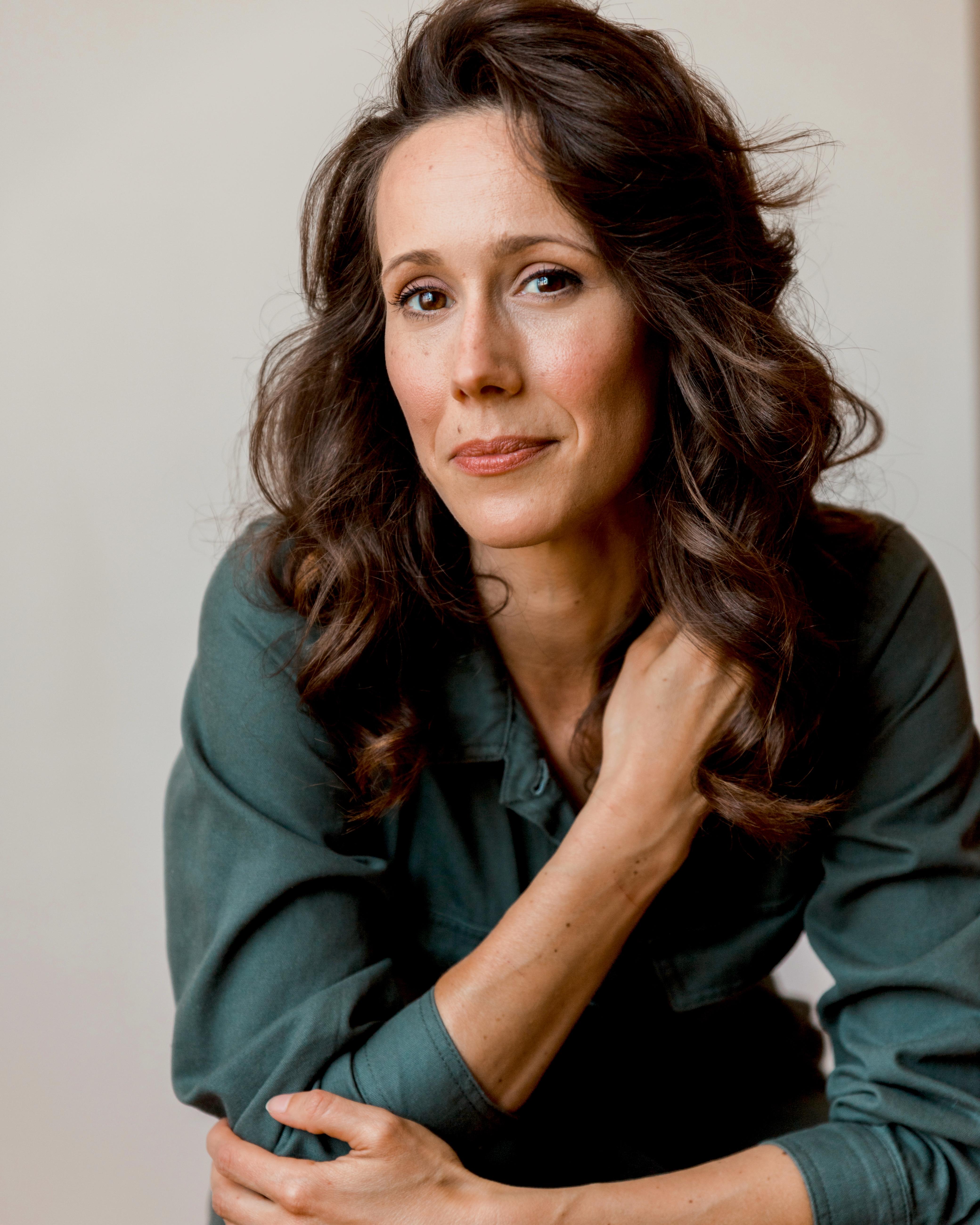 actor Amy Trefry large photo