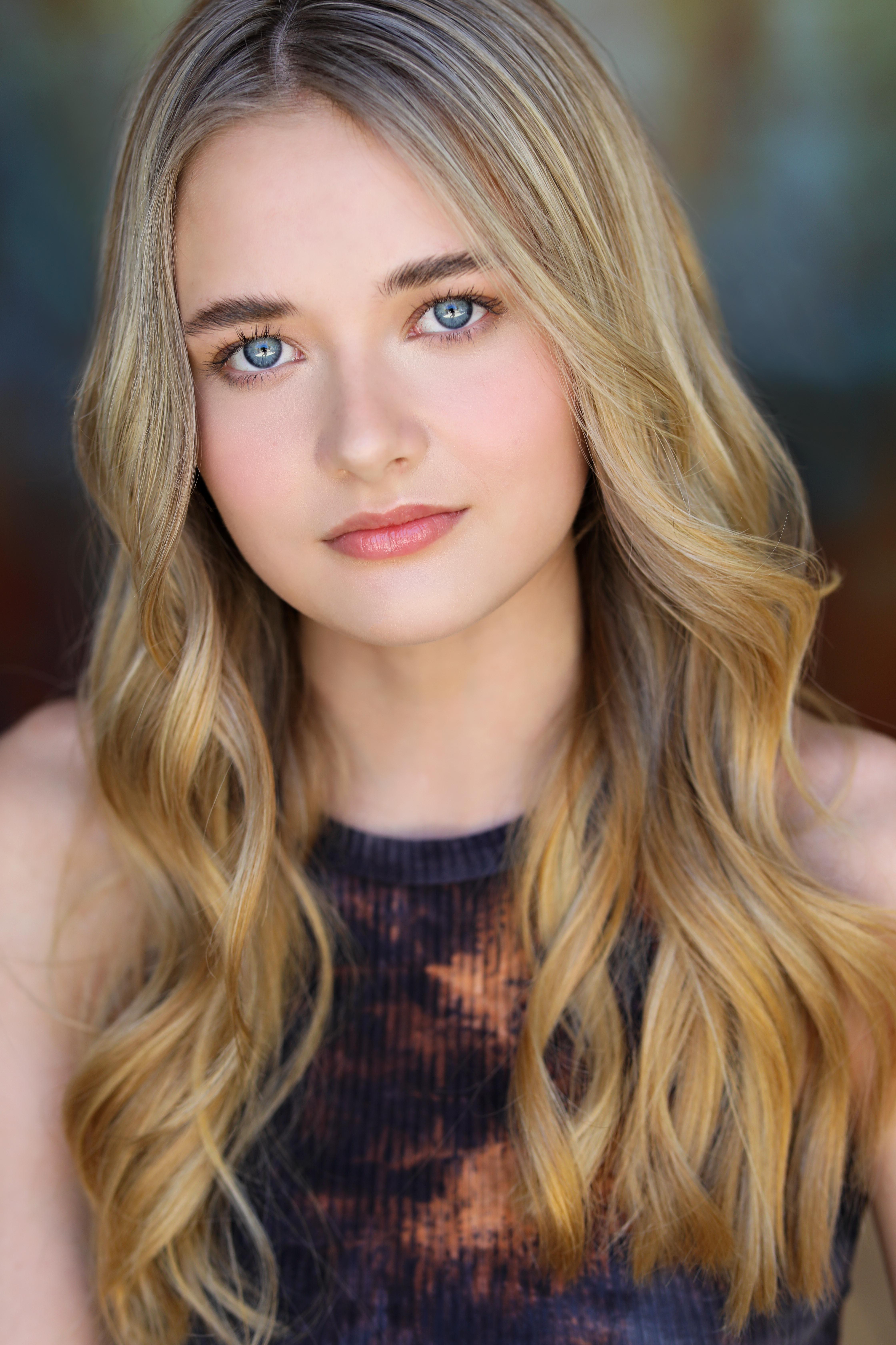 actor Reylynn Caster large photo