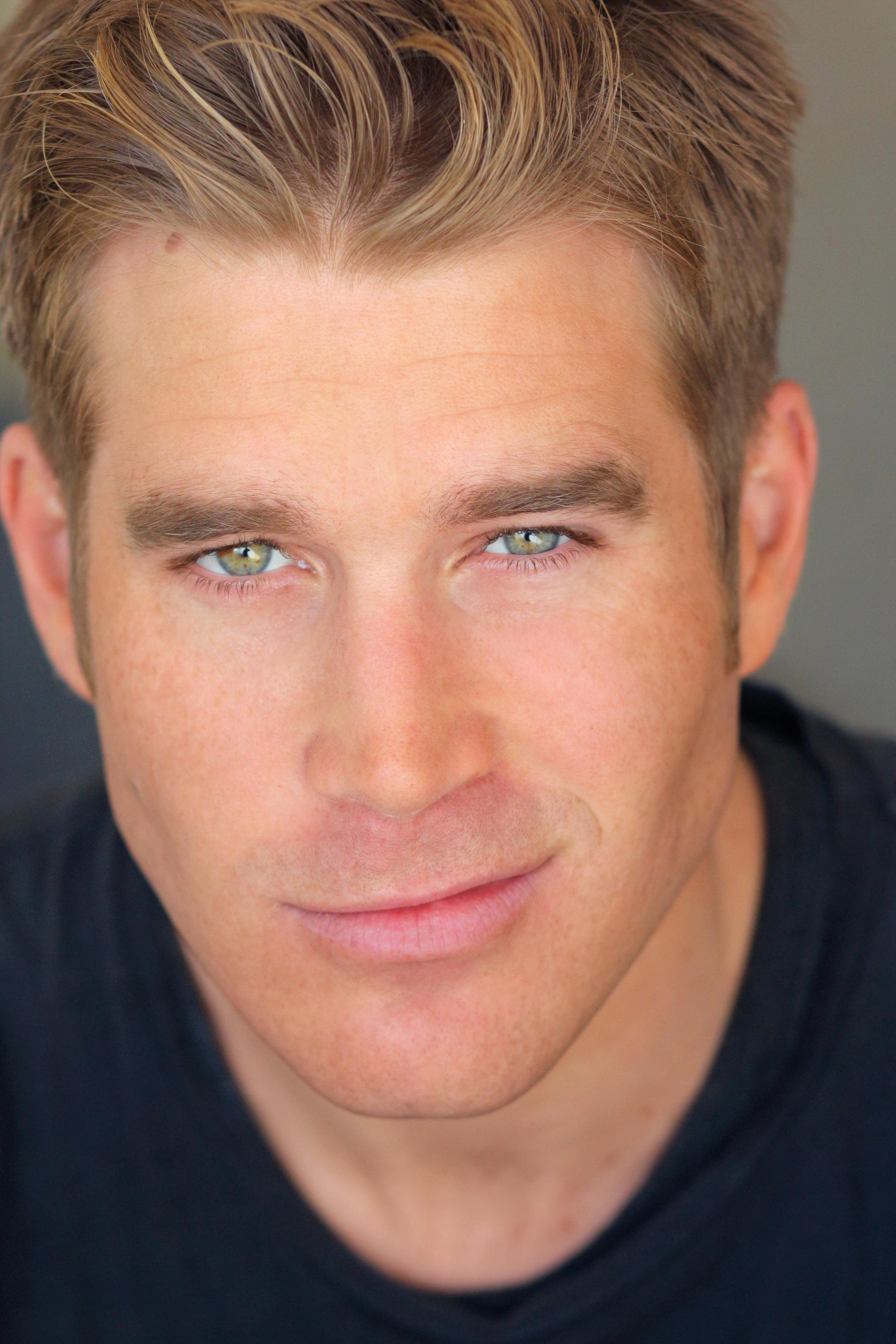 actor Clint Brink large photo