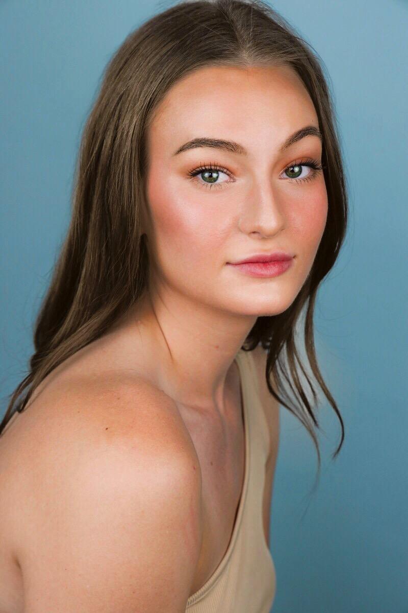 actor Callie Grayson large photo