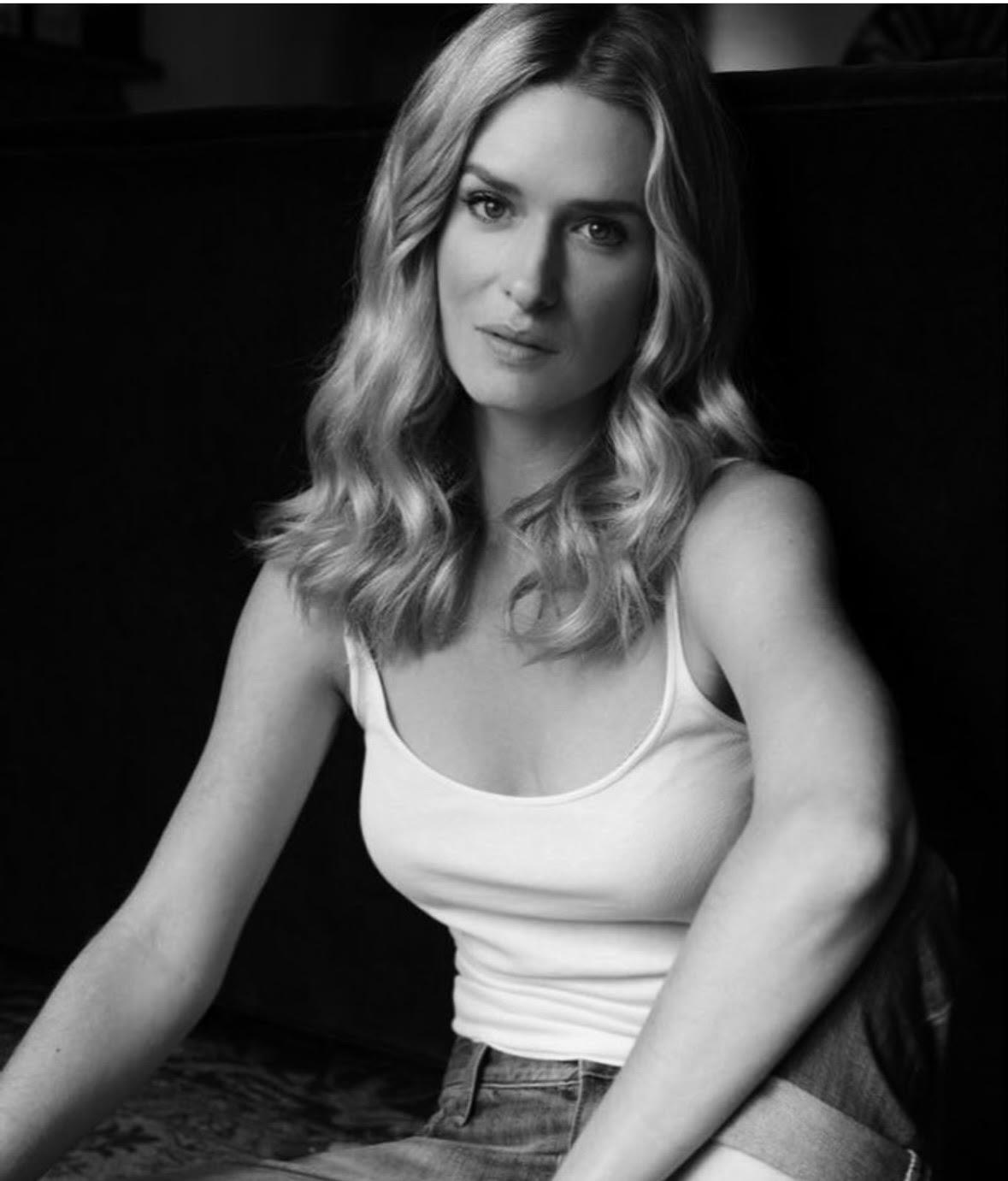 actor Carly Roland large photo