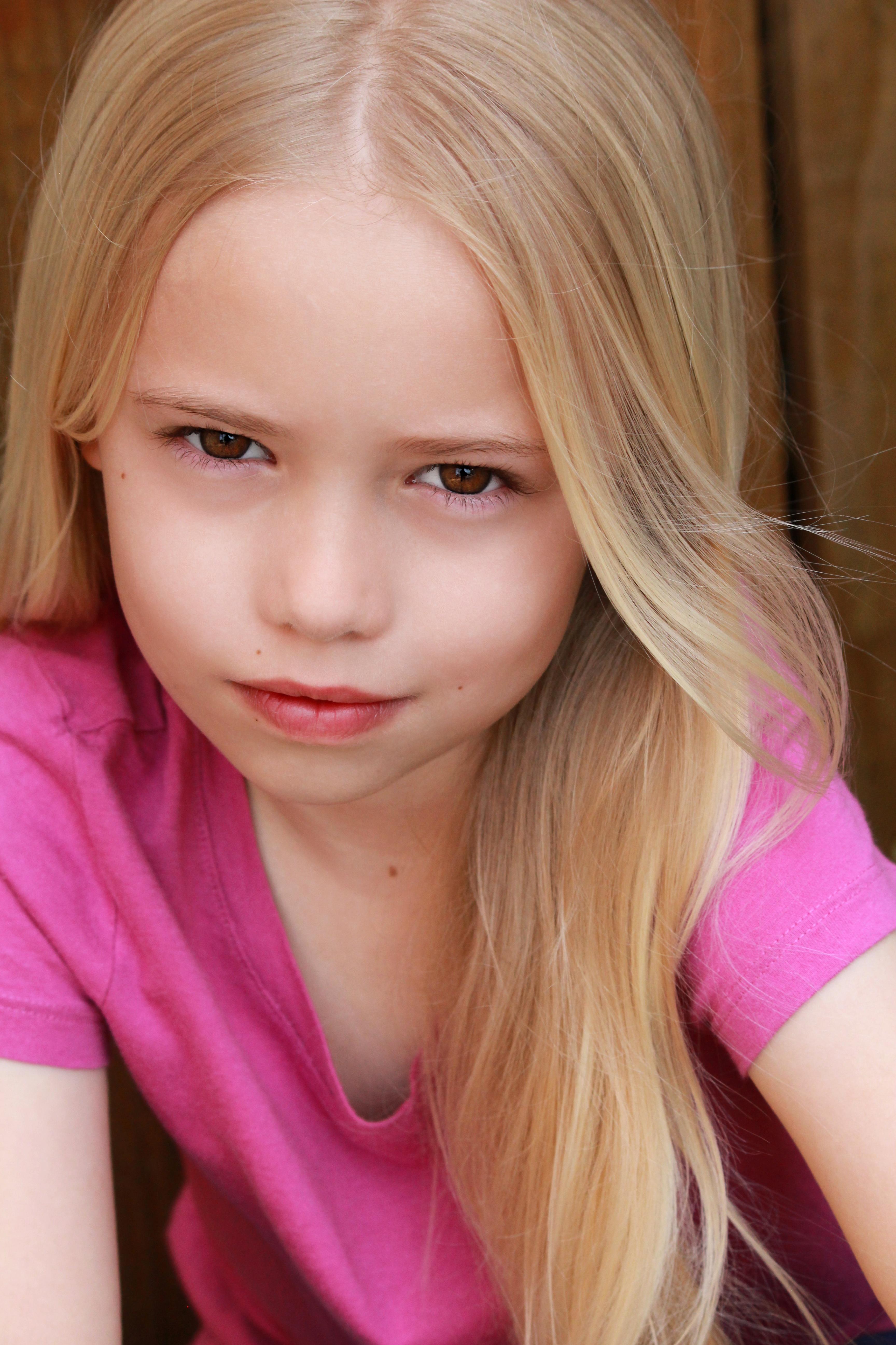 actor Claire Marie Burton large photo