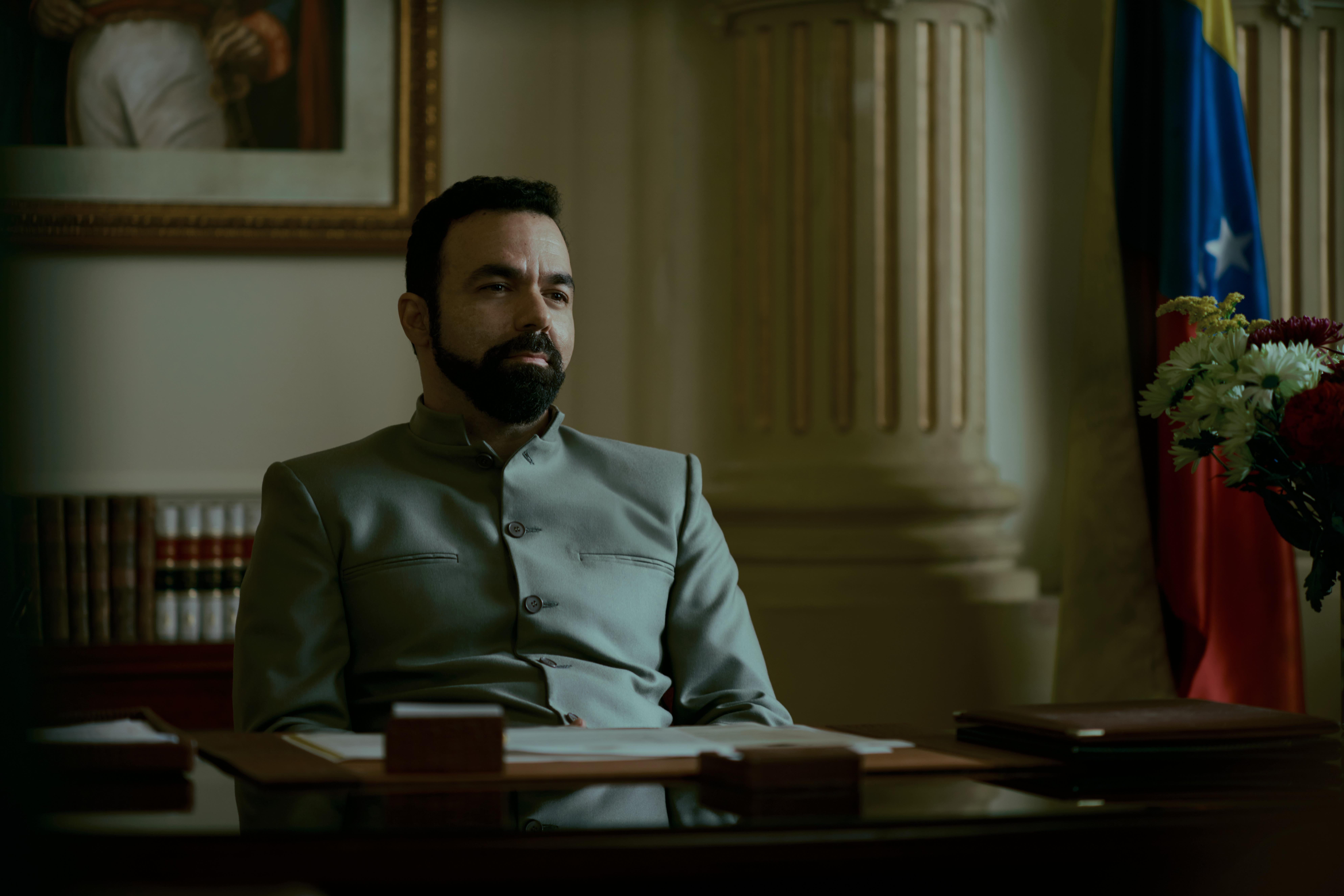 actor Vicente Peña large photo