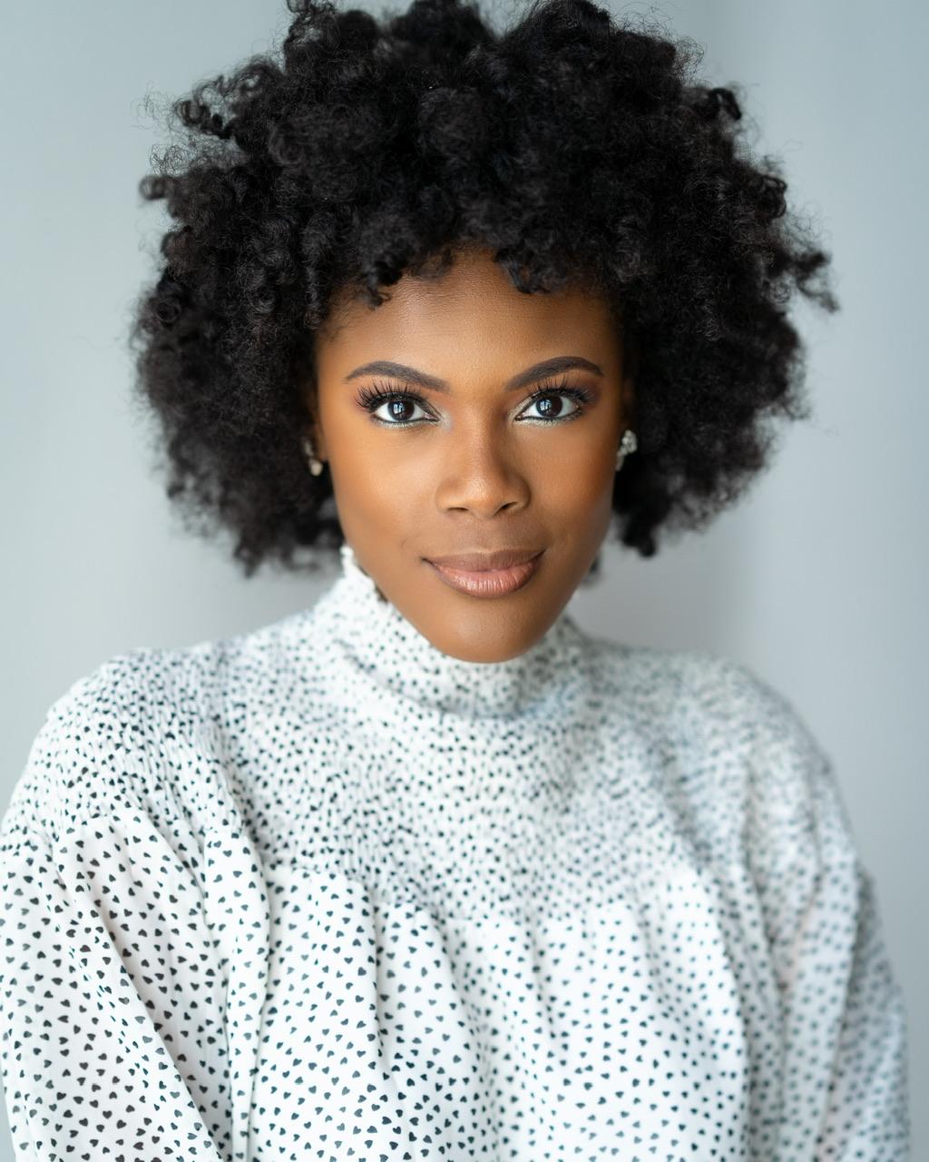 actor Iris Caldwell large photo