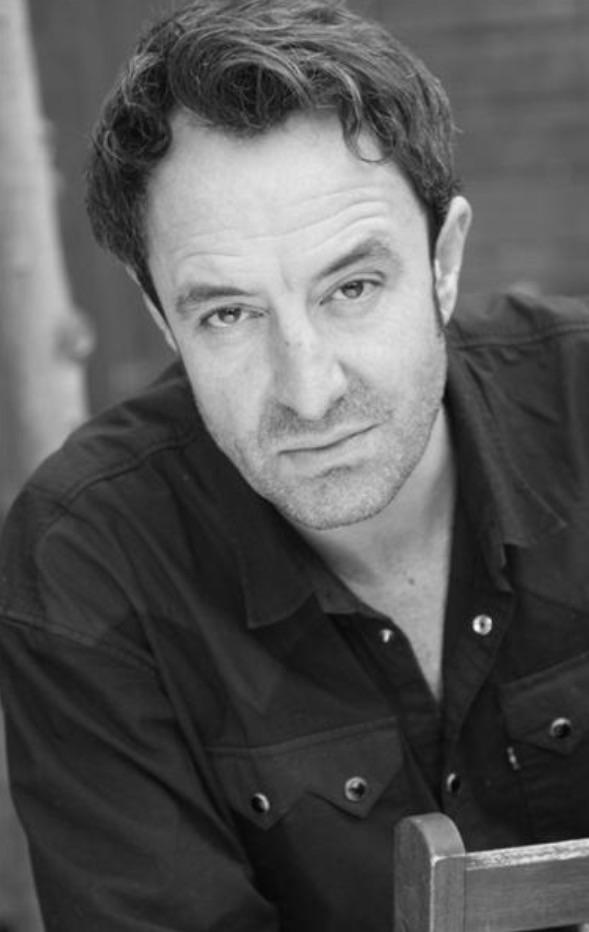 actor Simon Thorp large photo