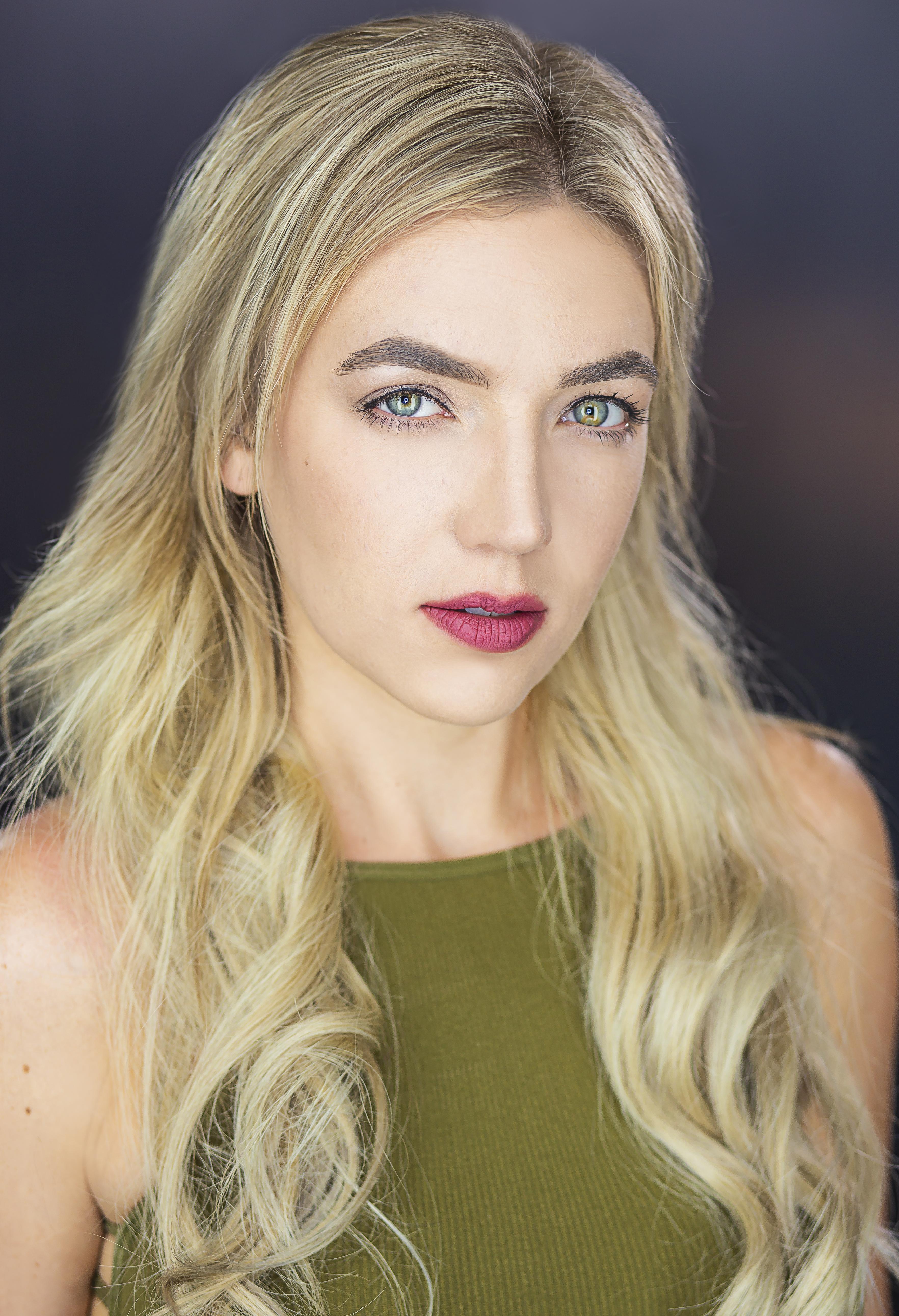 actor Sarah Mae Agnew large photo