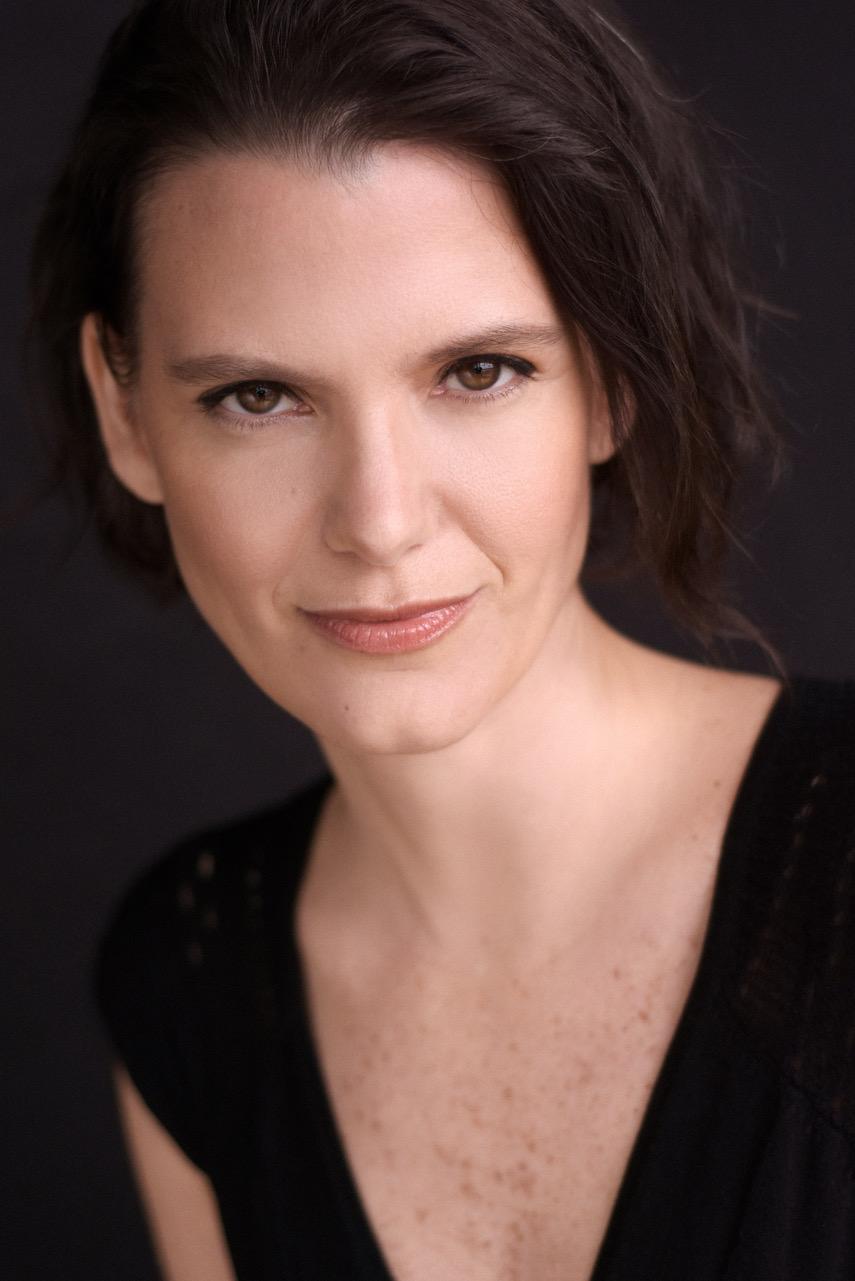 actor Ana Carrizales large photo