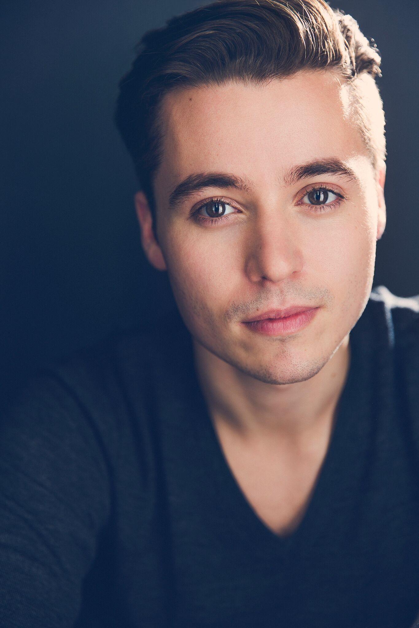 actor Sean Ormond large photo